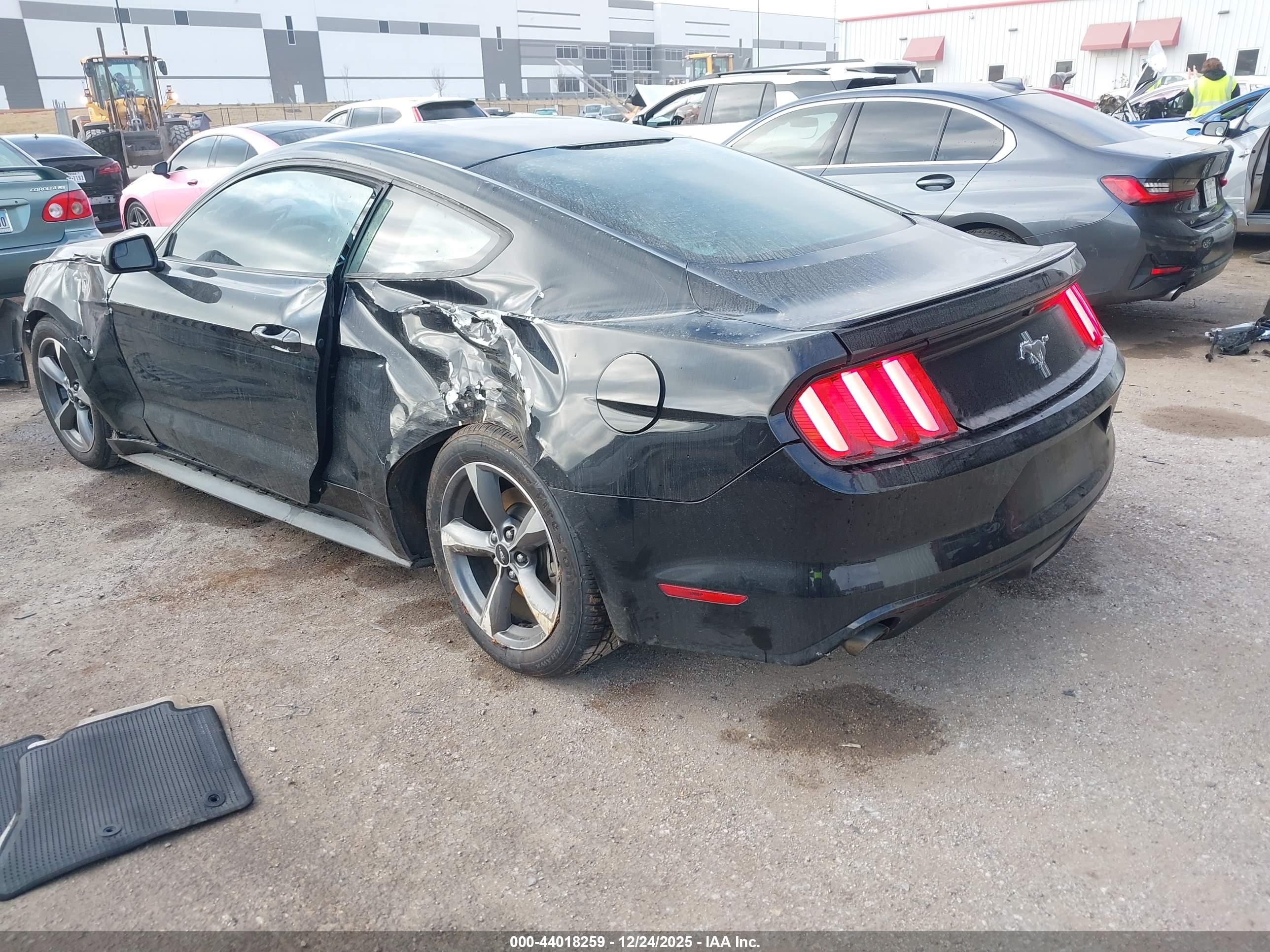 FORD MUSTANG image 3