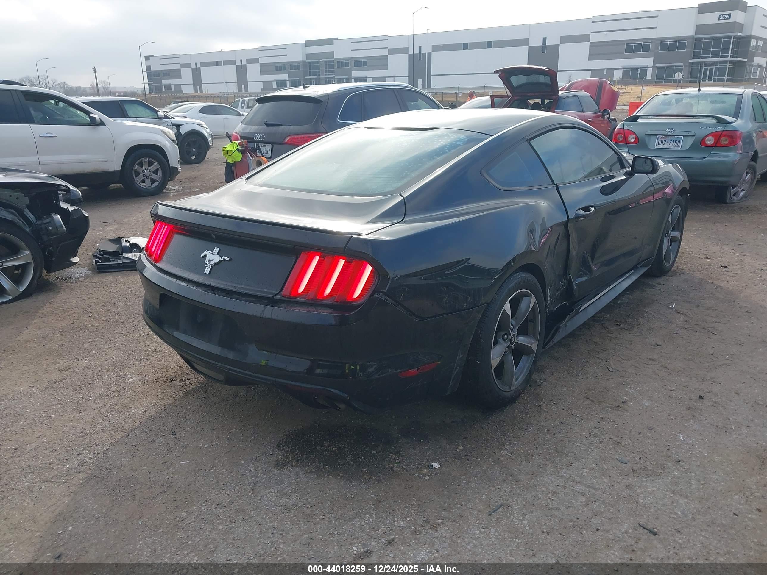 FORD MUSTANG image 4