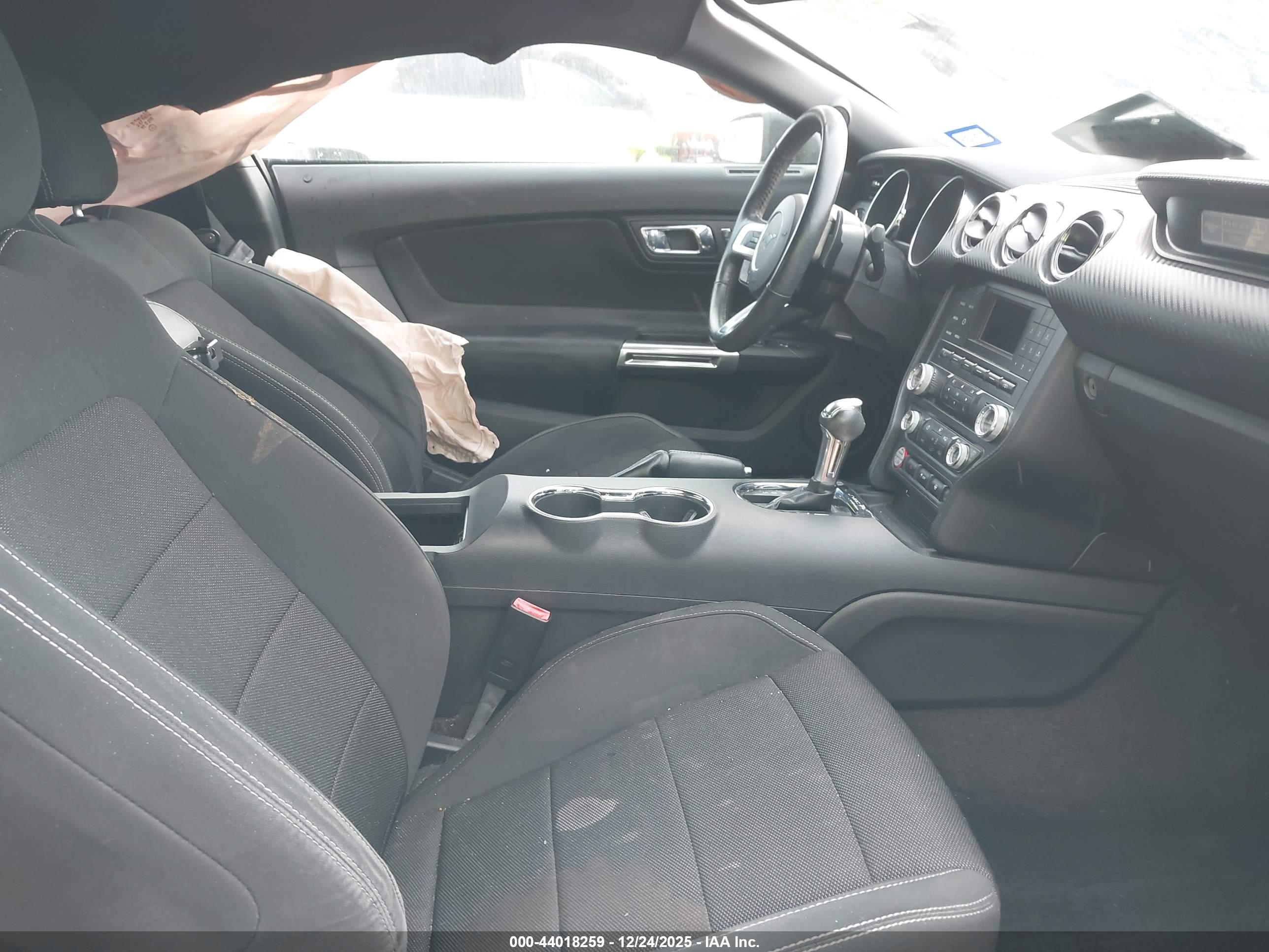 FORD MUSTANG image 5
