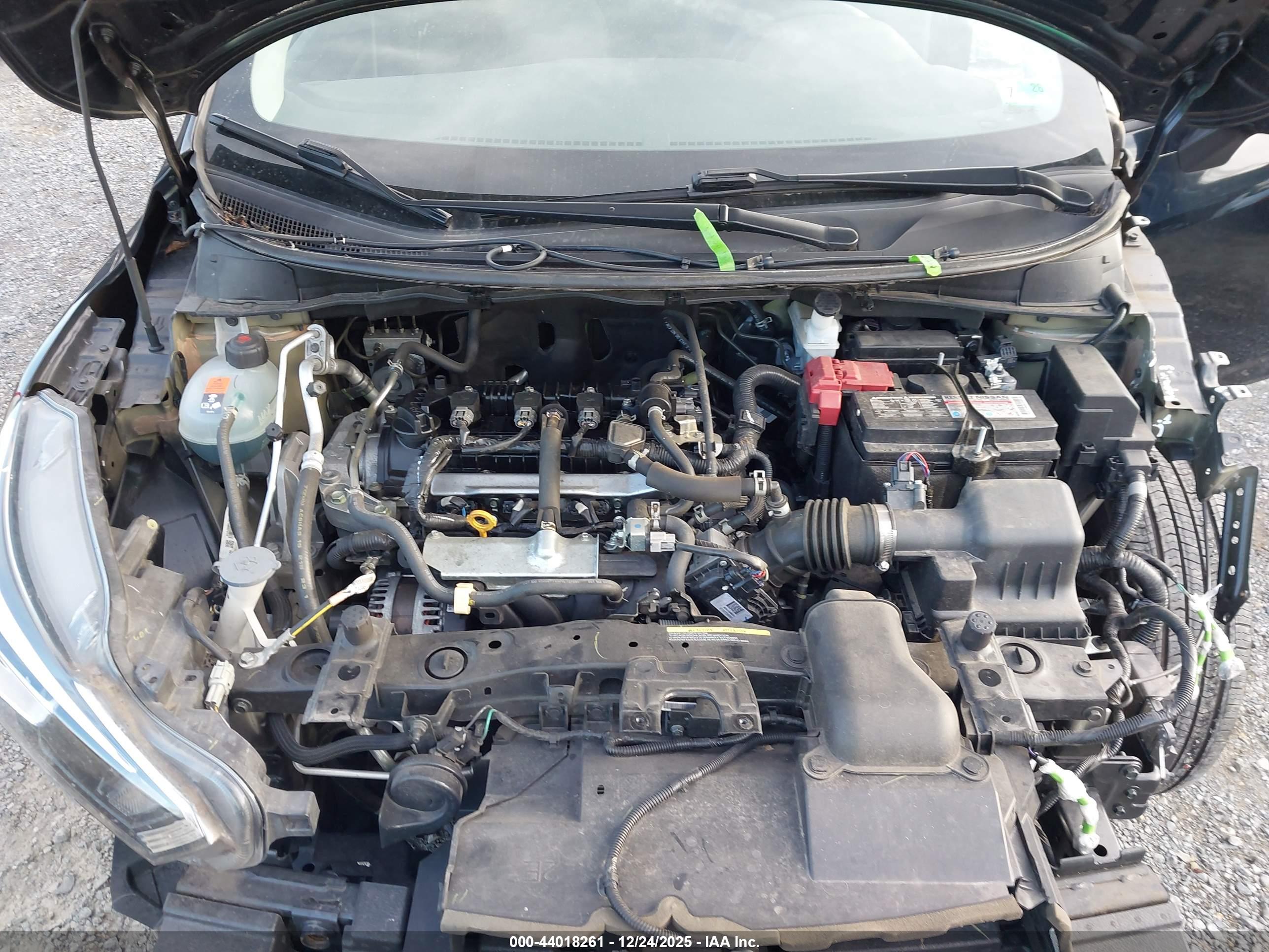 NISSAN VERSA image 10