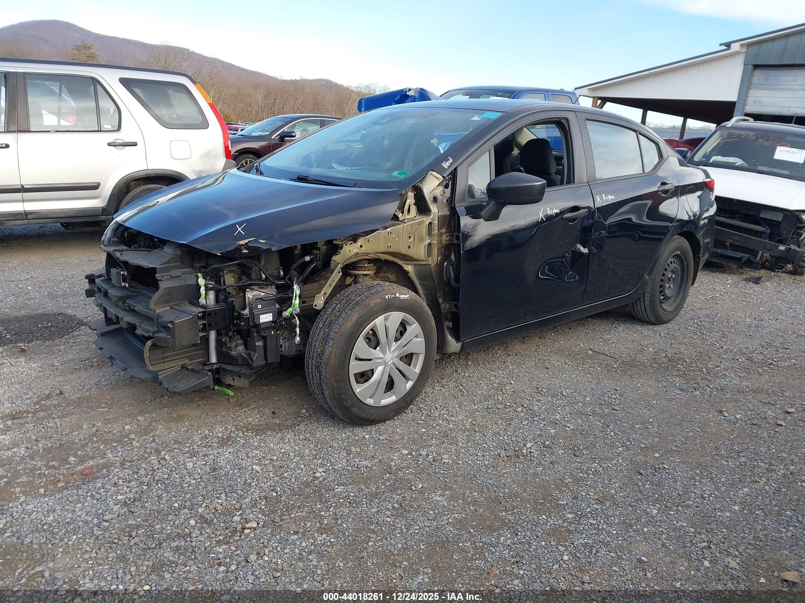 NISSAN VERSA image 2