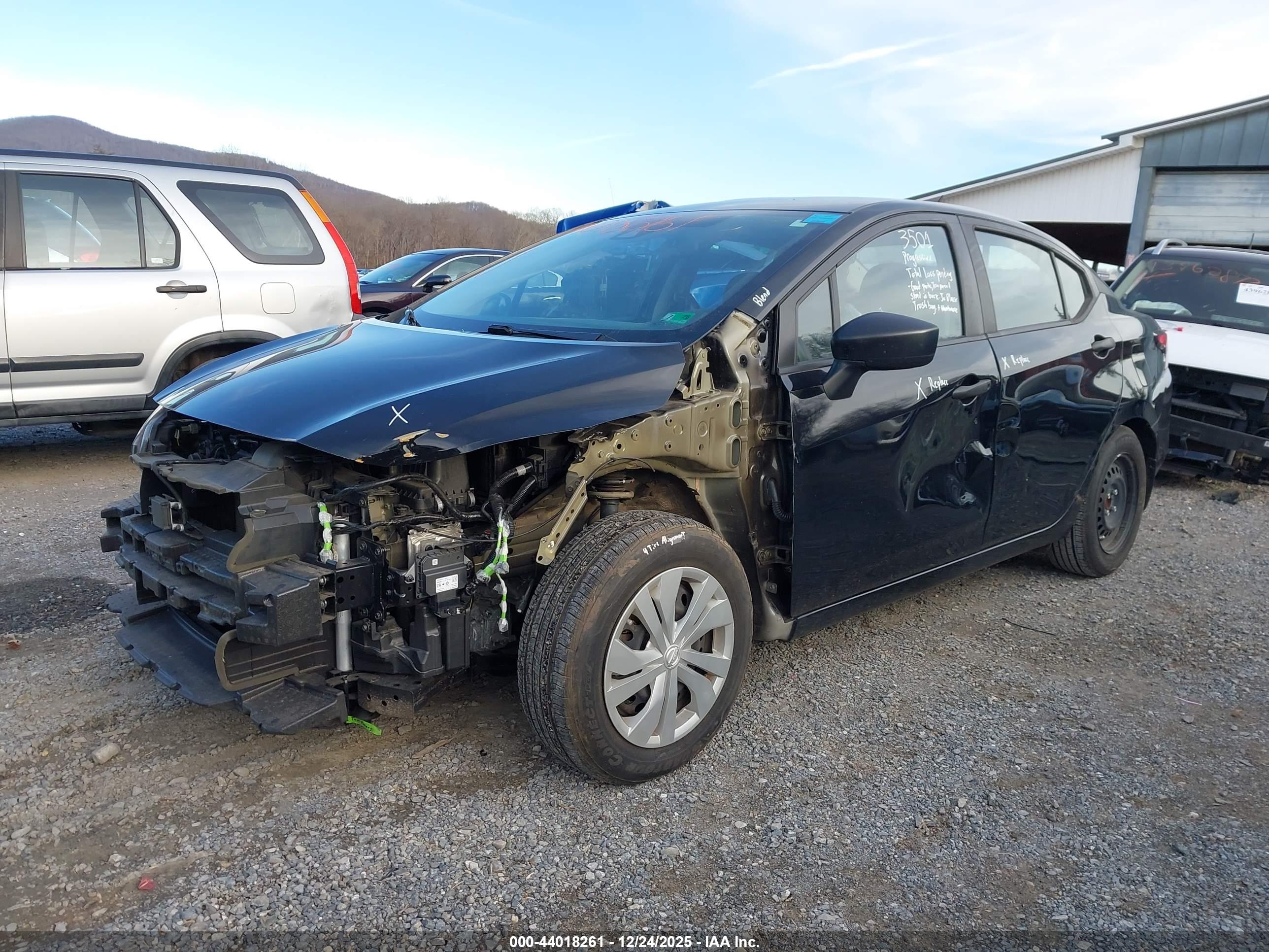NISSAN VERSA image 6