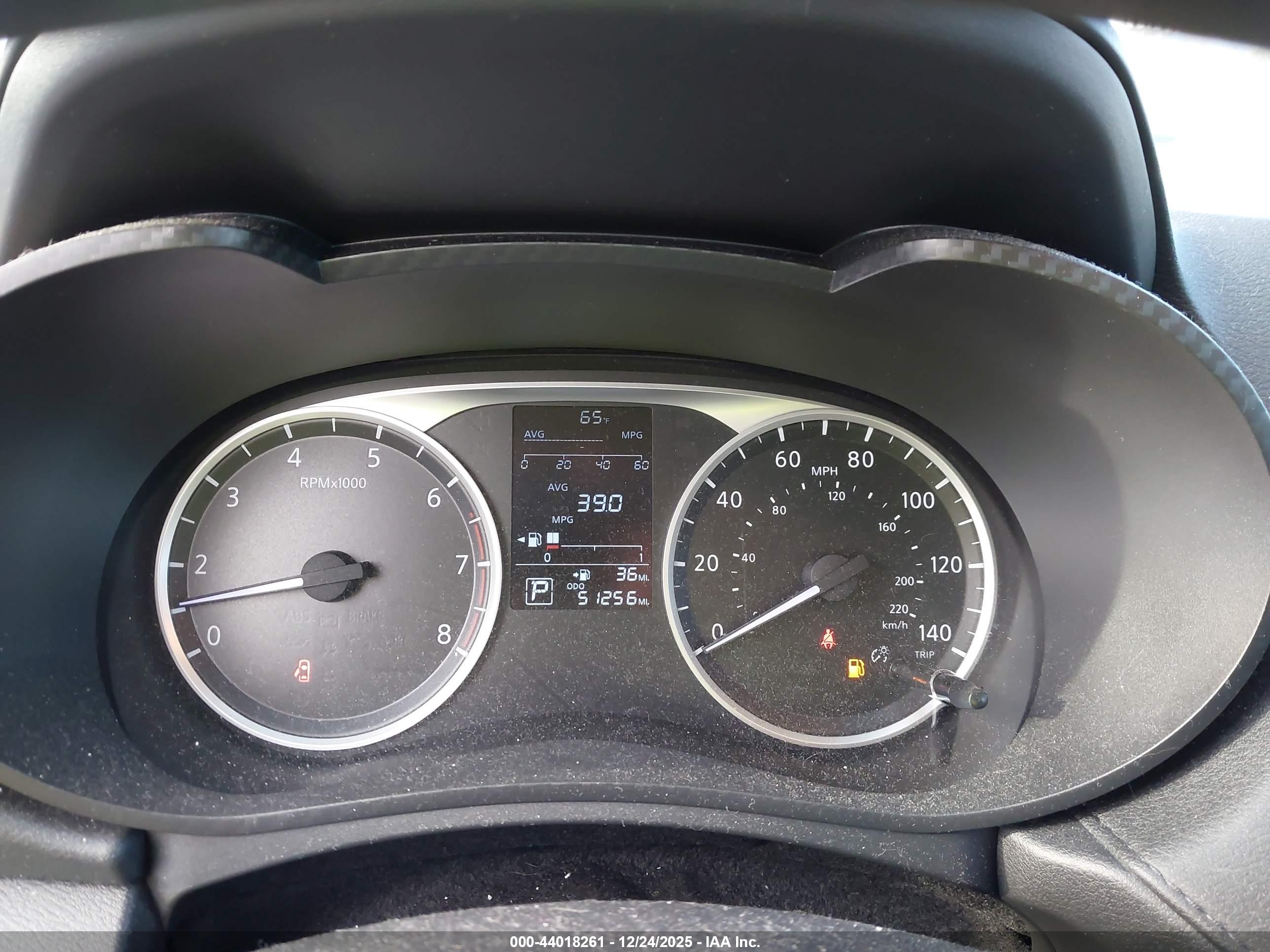 NISSAN VERSA image 7