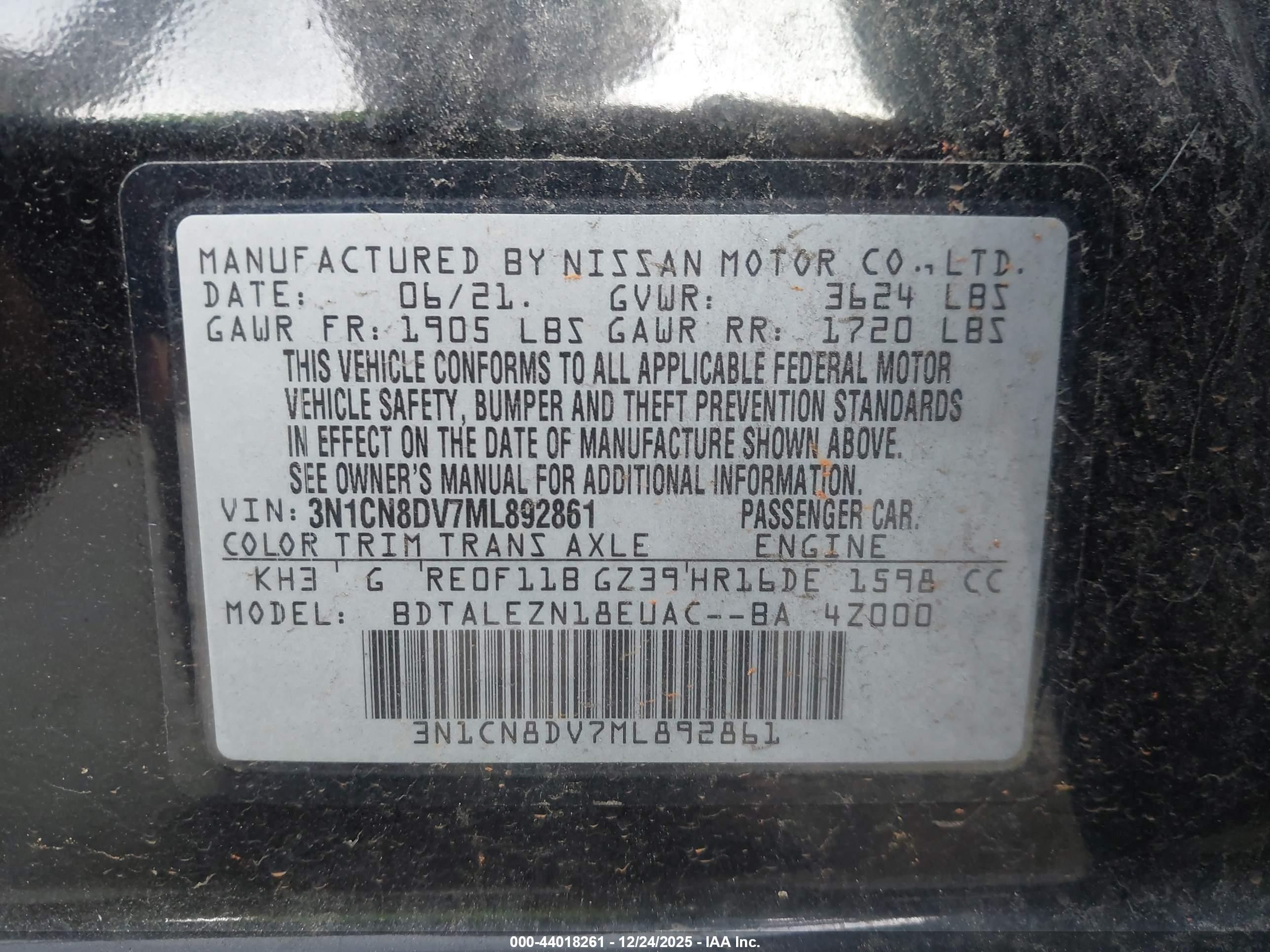 NISSAN VERSA image 9
