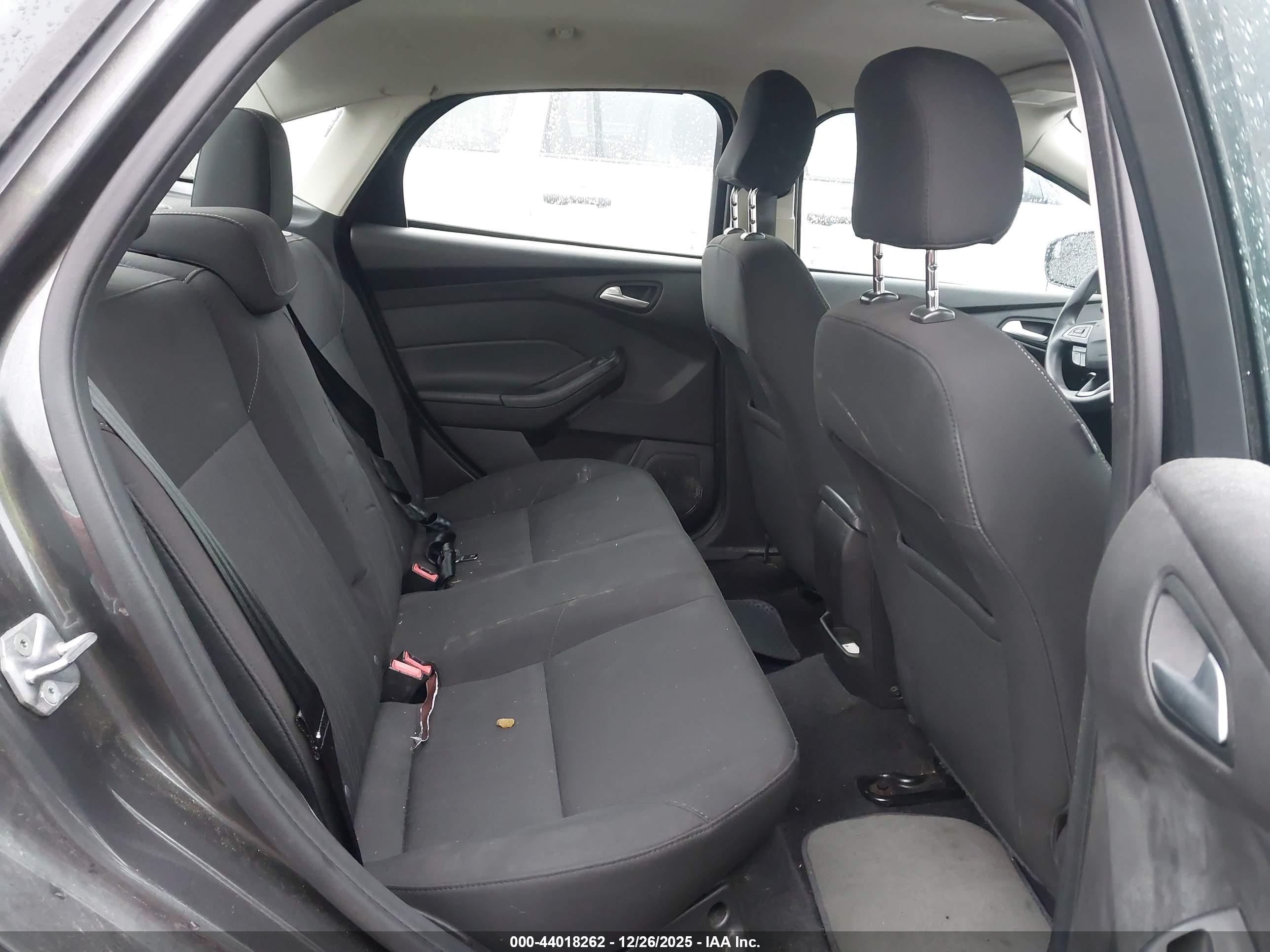 FORD FOCUS image 8