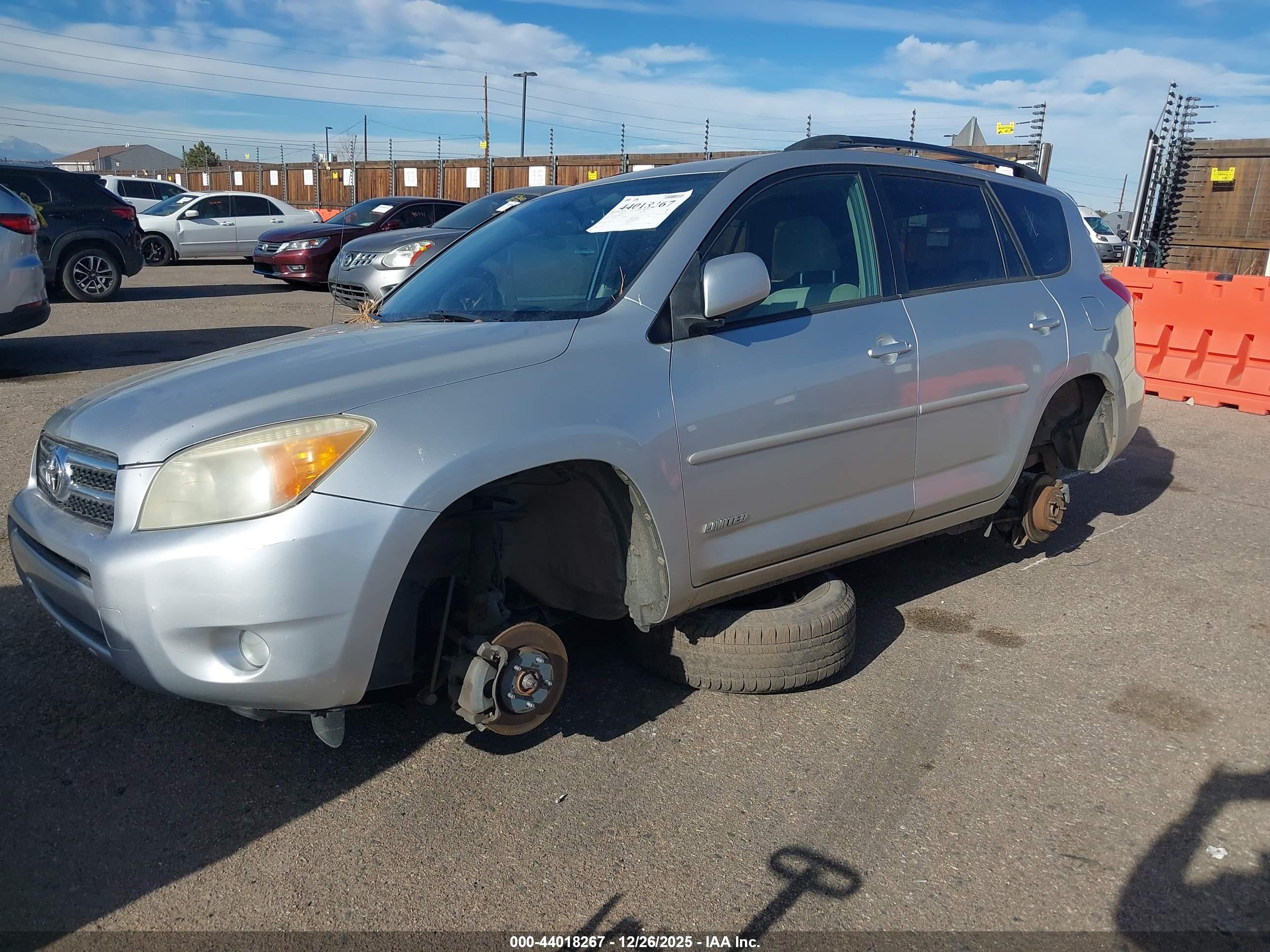 TOYOTA RAV4 image 2