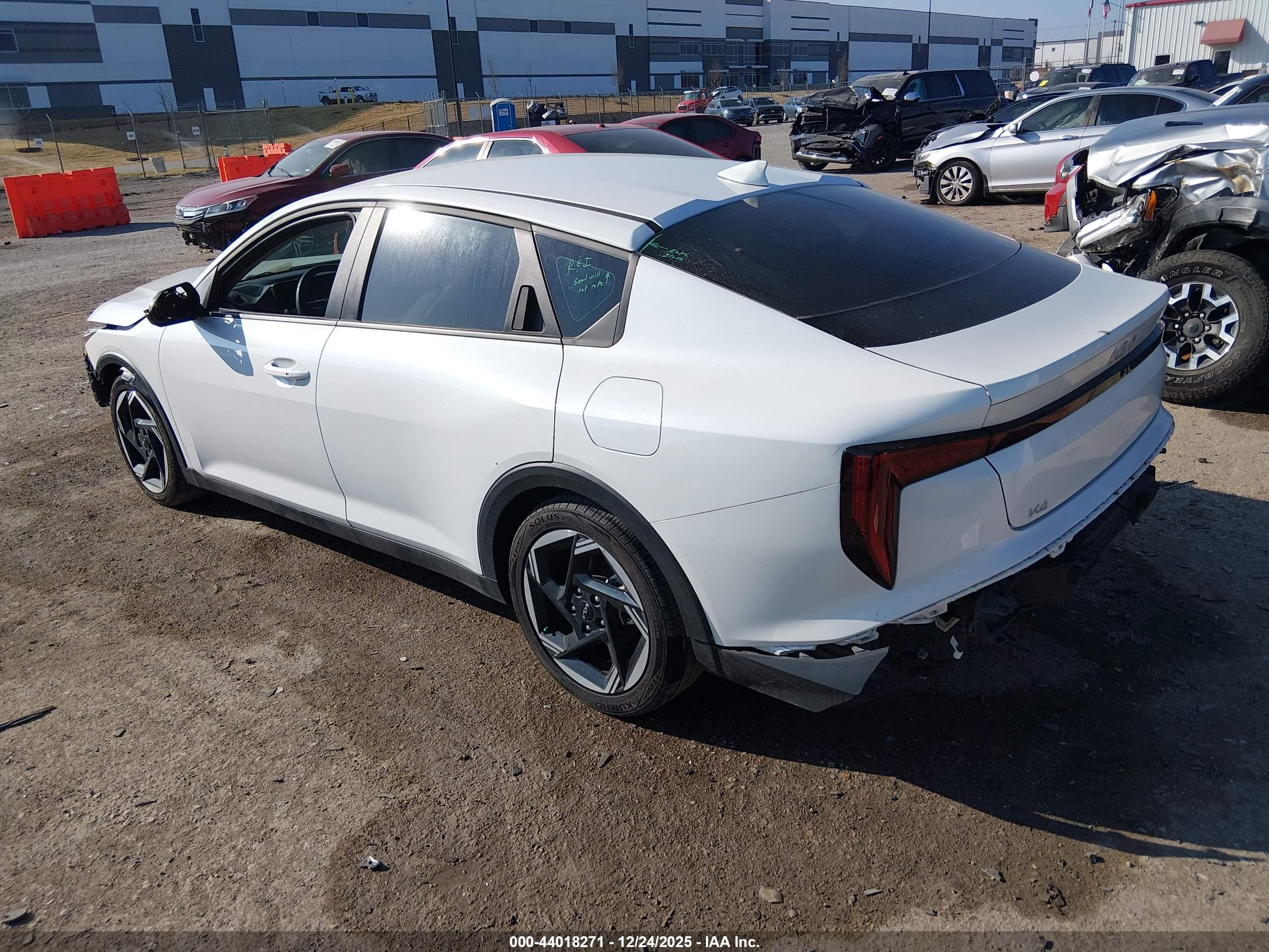 KIA K4 image 3