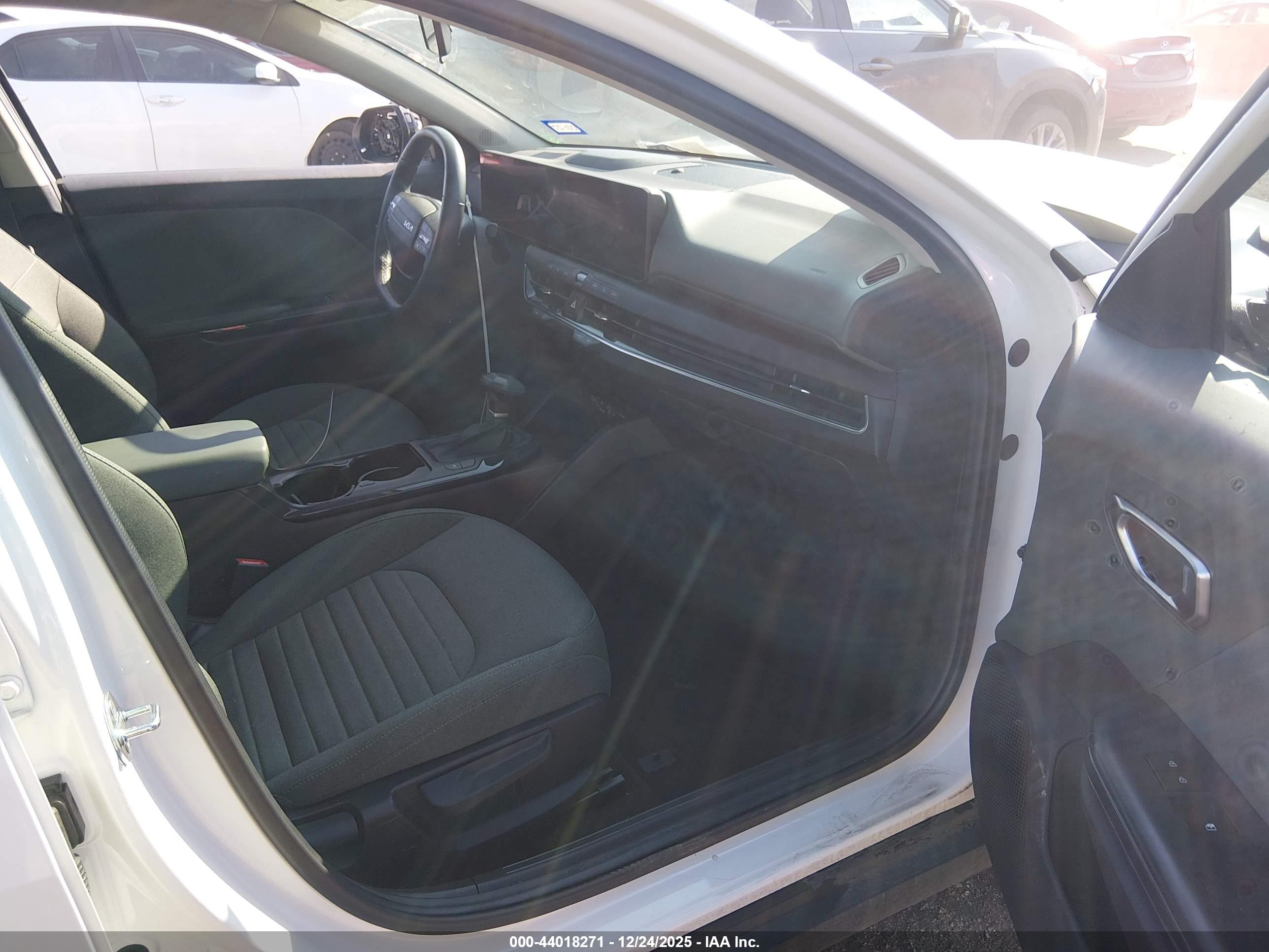 KIA K4 image 5