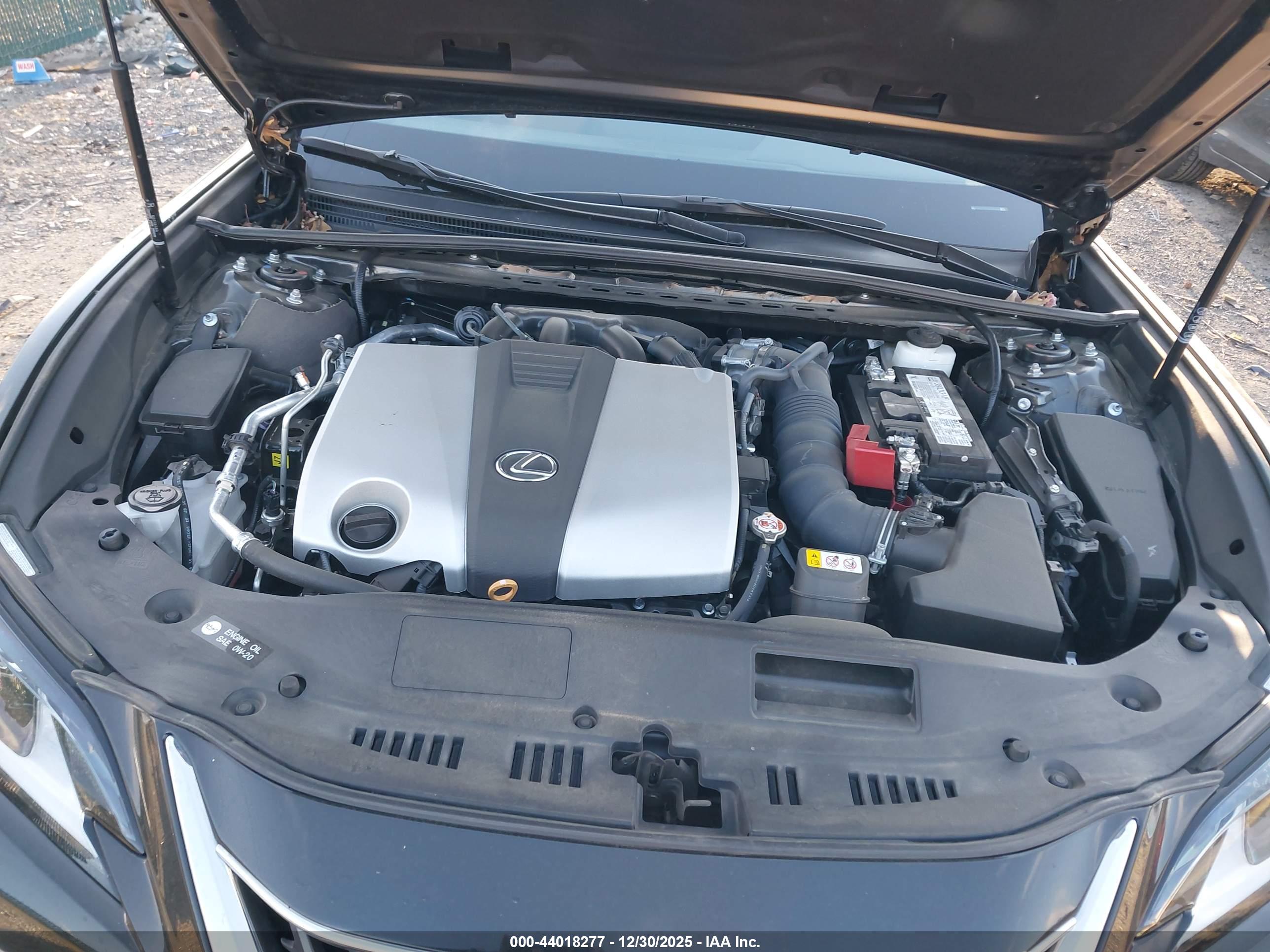LEXUS ES image 10