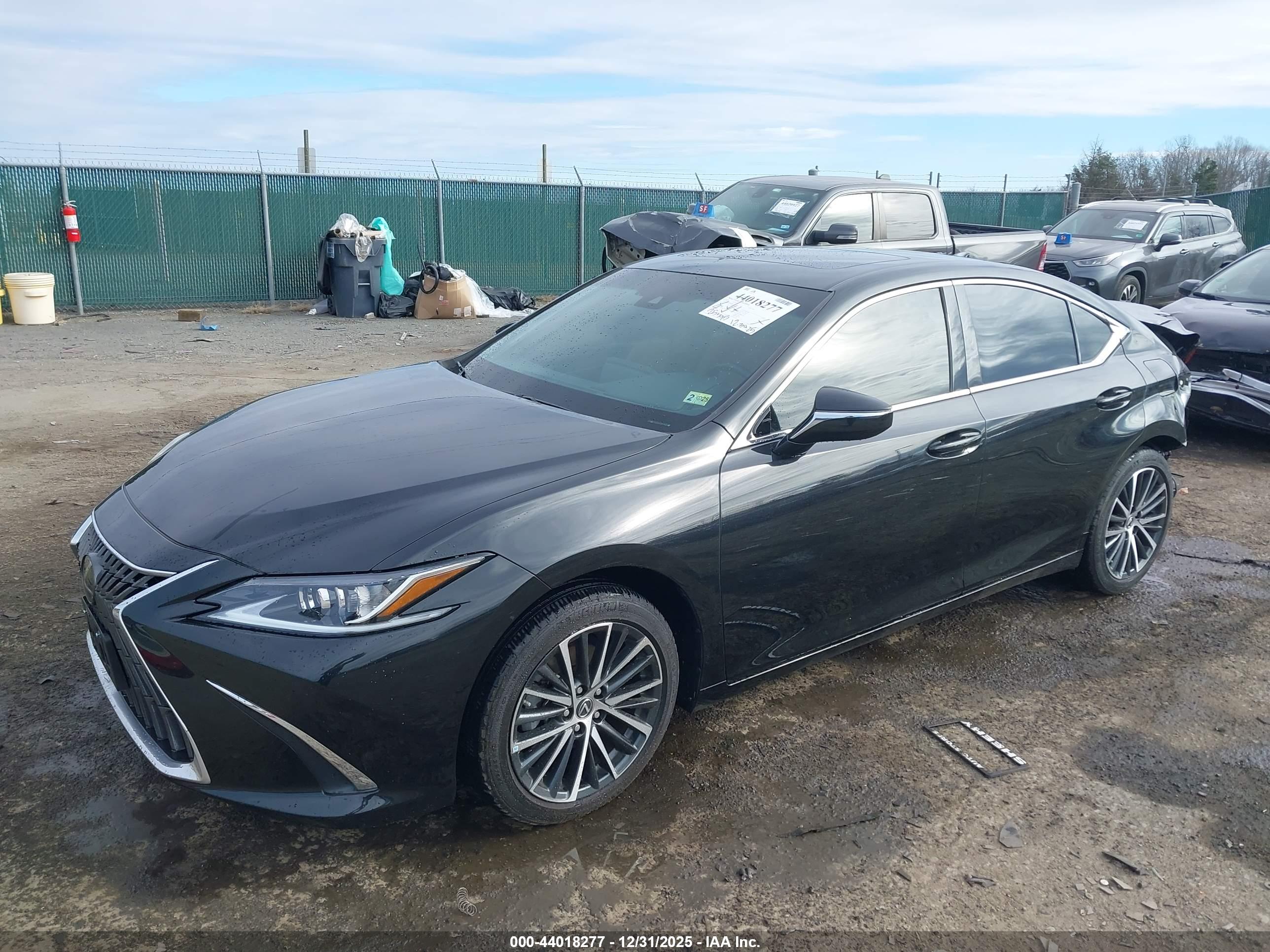 LEXUS ES image 2