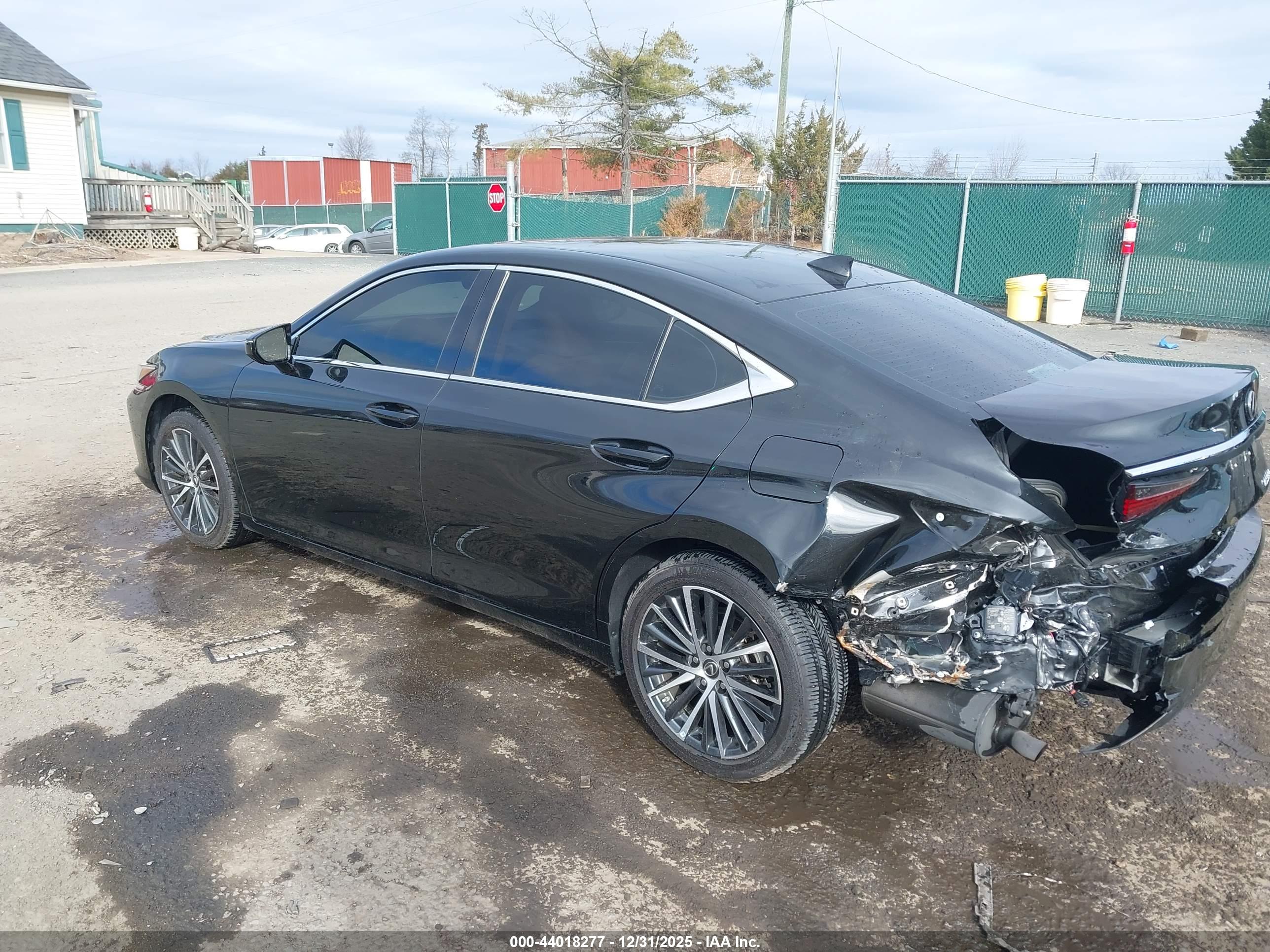 LEXUS ES image 3