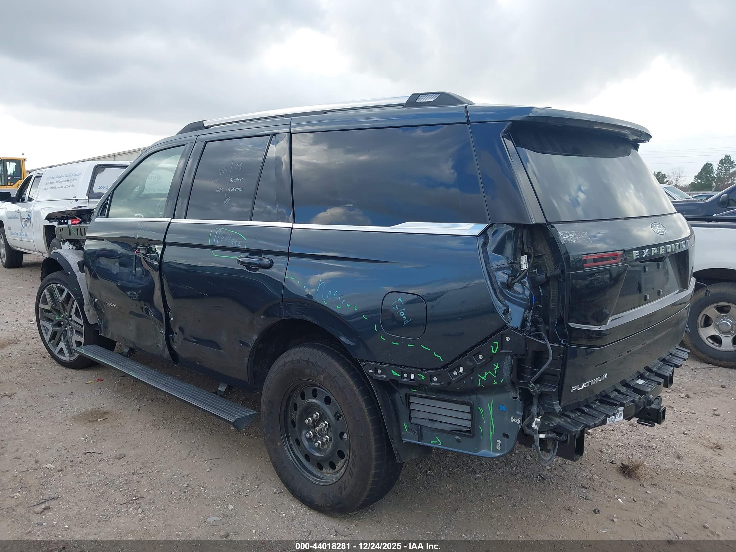 FORD EXPEDITION image 3