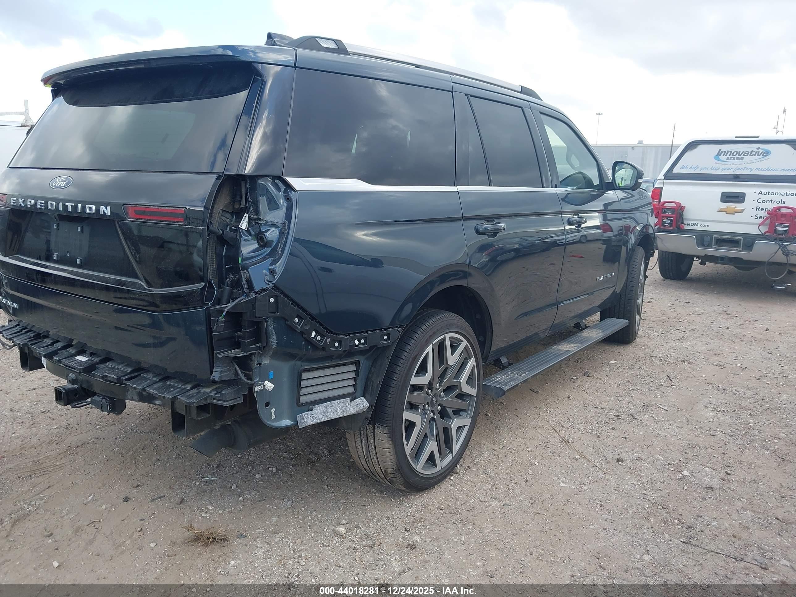 FORD EXPEDITION image 4