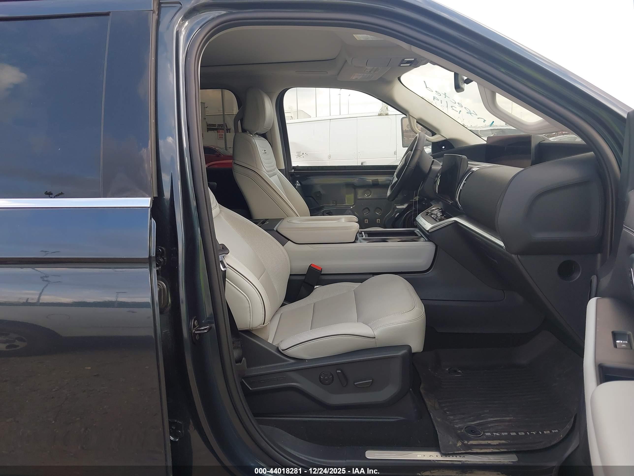 FORD EXPEDITION image 5