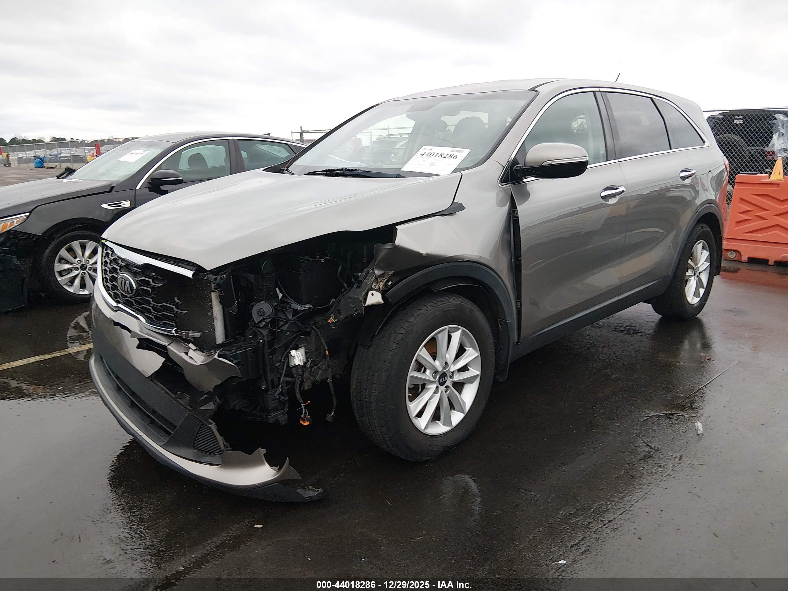 KIA SORENTO image 2