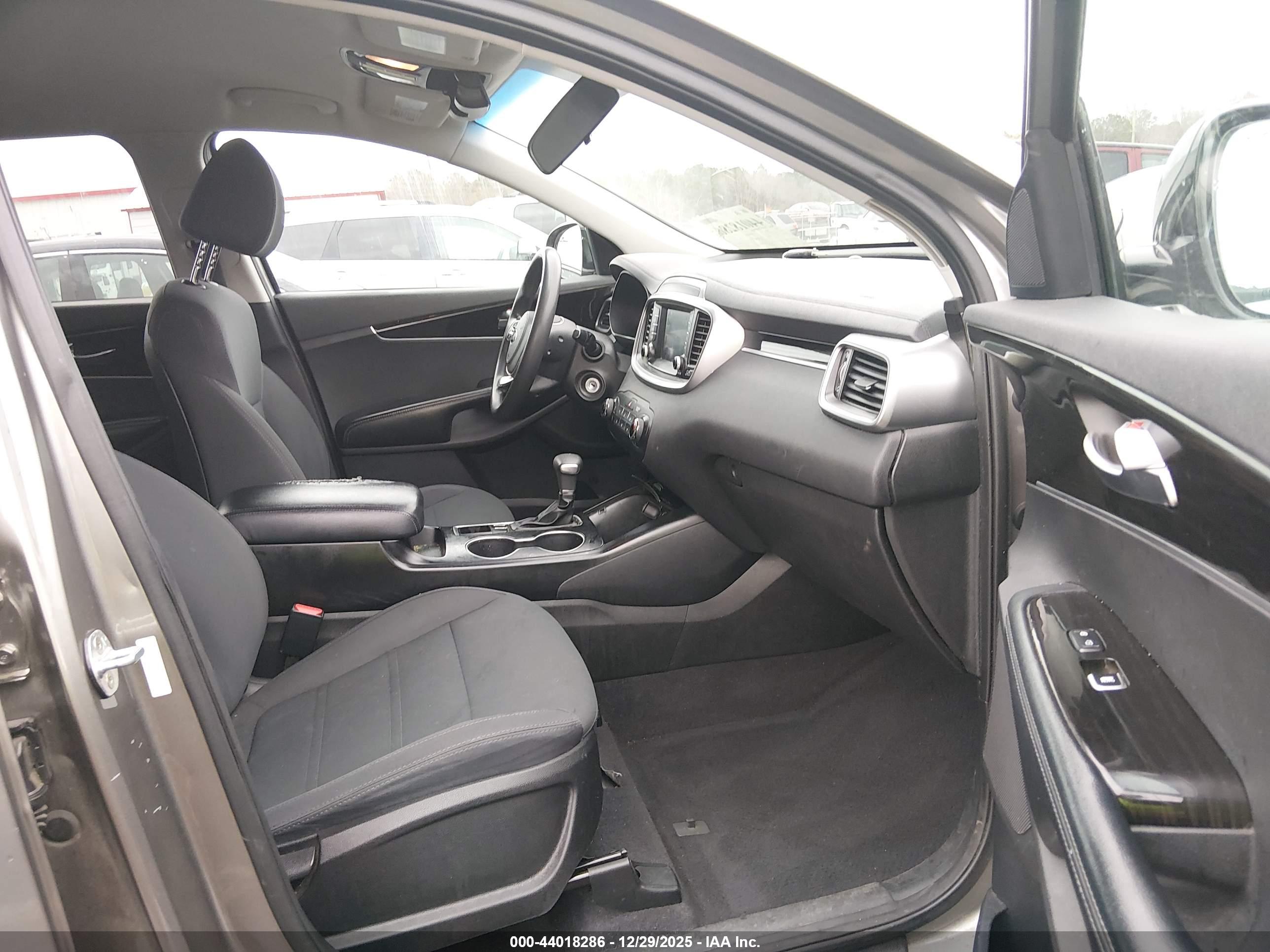KIA SORENTO image 5