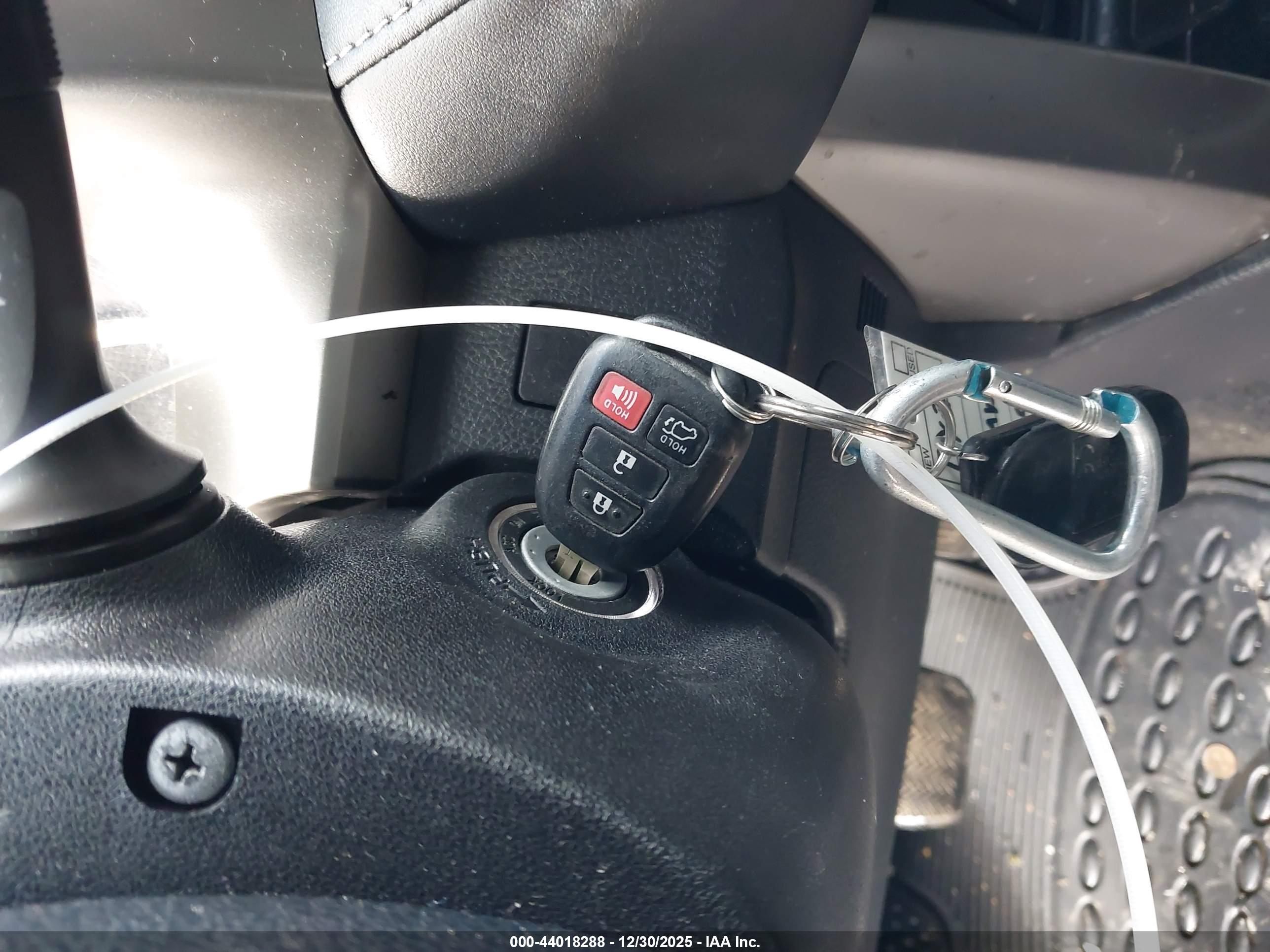 TOYOTA RAV4 image 11