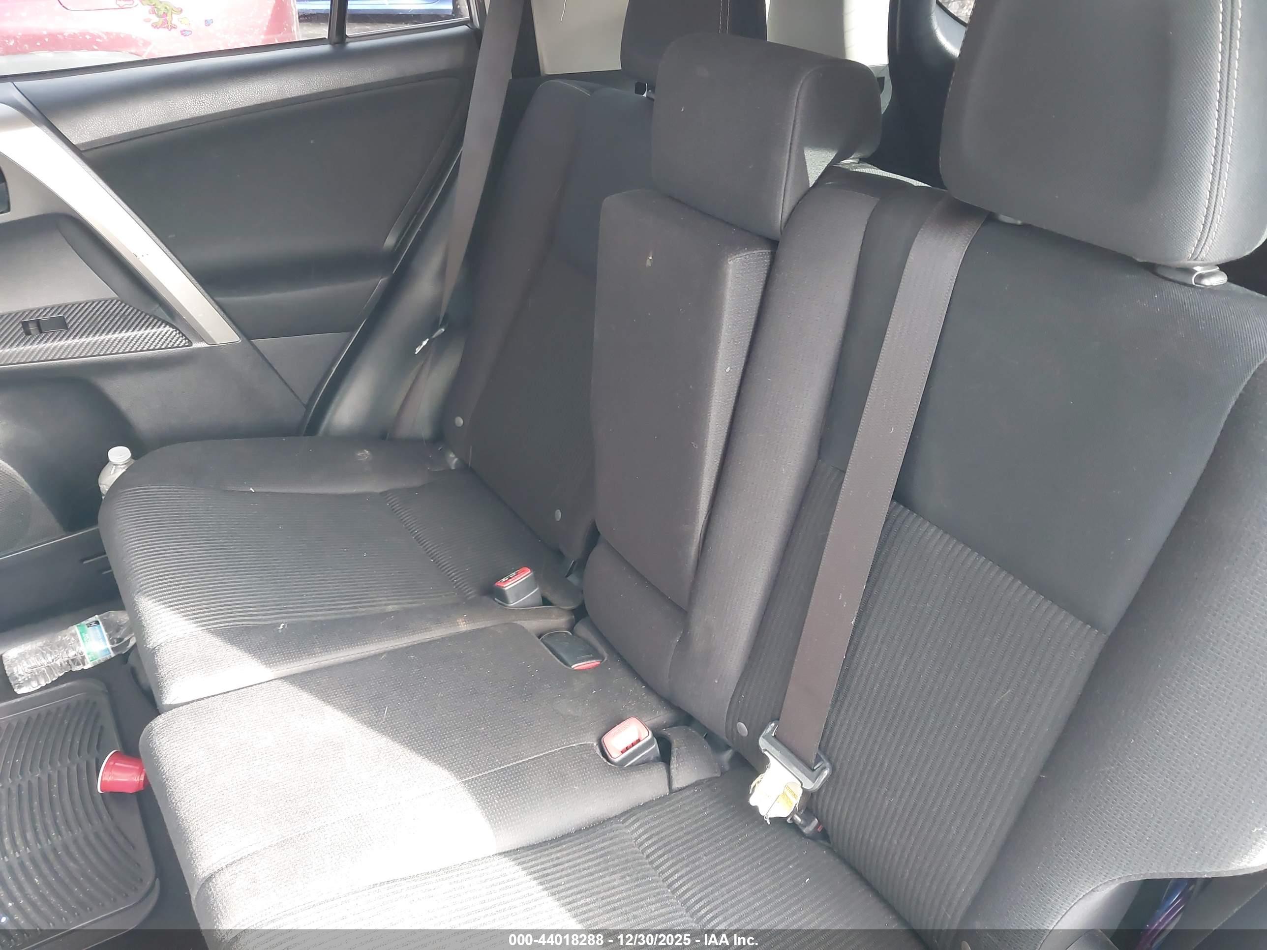 TOYOTA RAV4 image 8