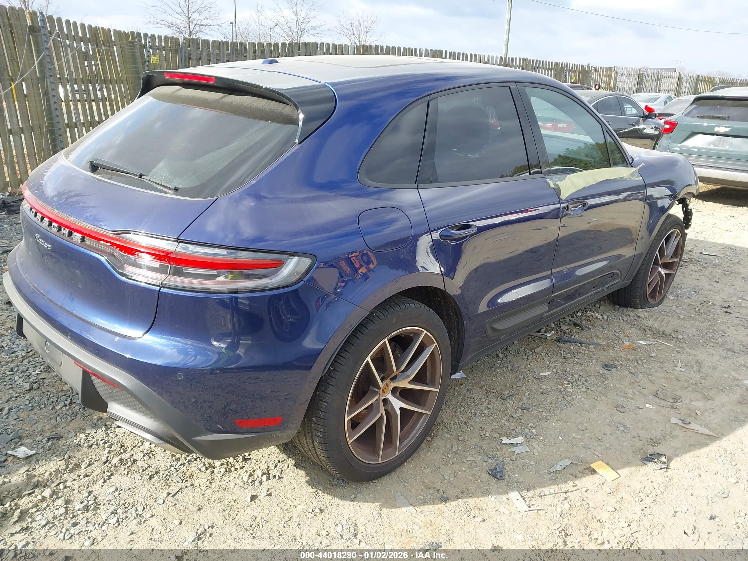 PORSCHE MACAN image 4