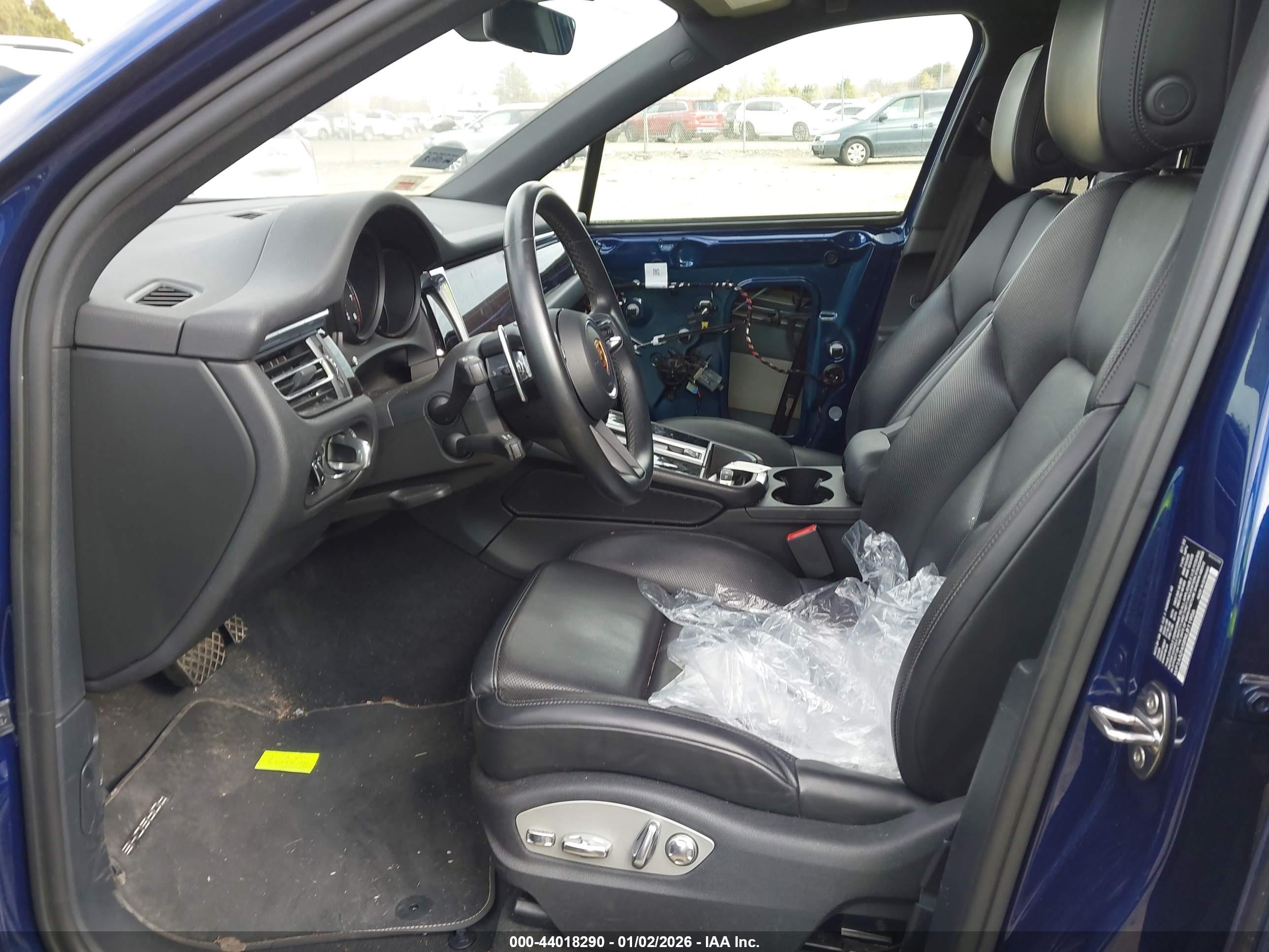 PORSCHE MACAN image 5