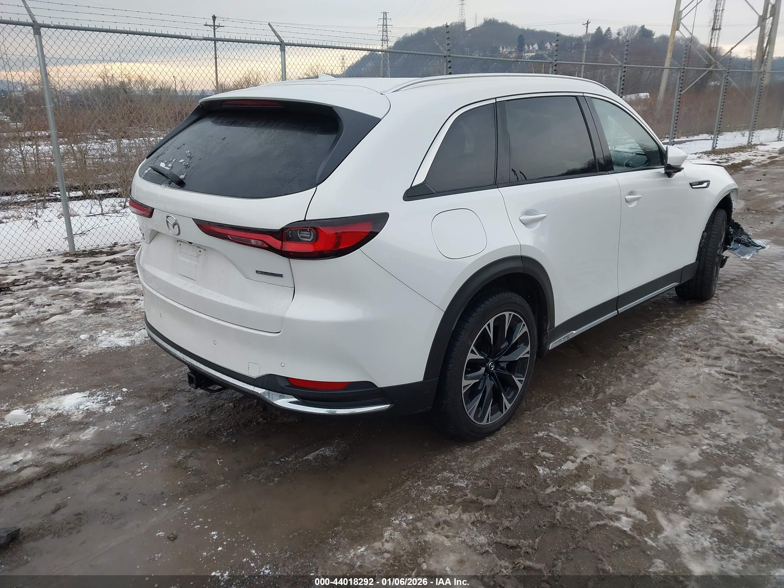 MAZDA CX-90 image 4