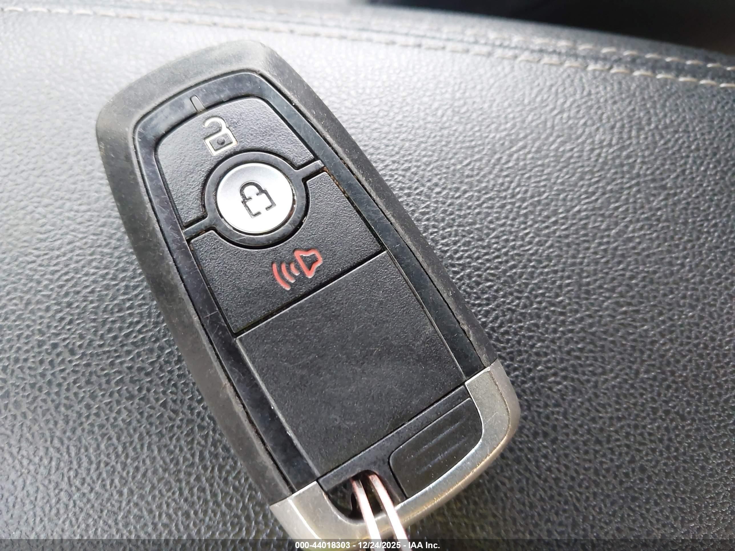 FORD ESCAPE image 11