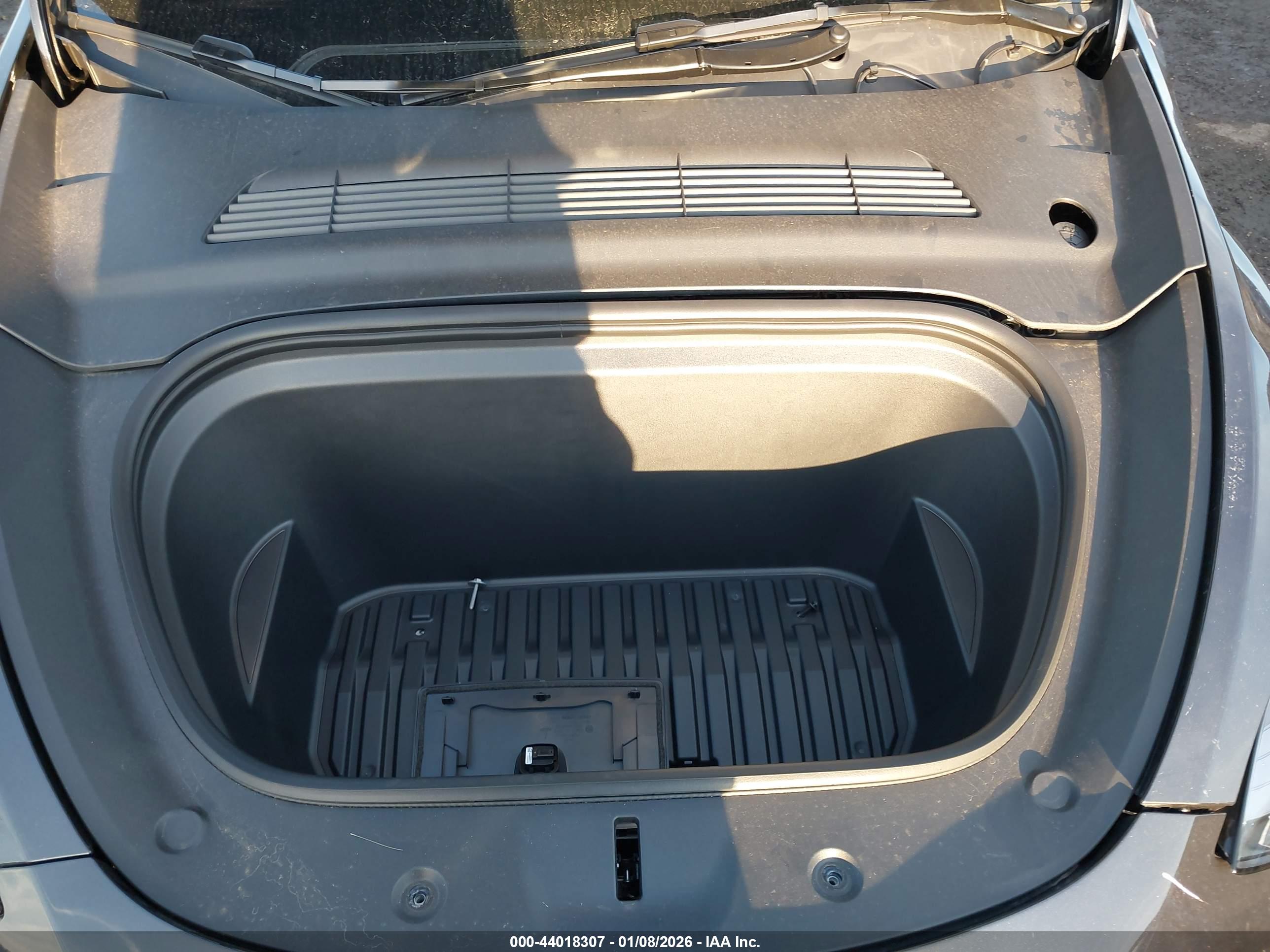 TESLA MODEL image 10