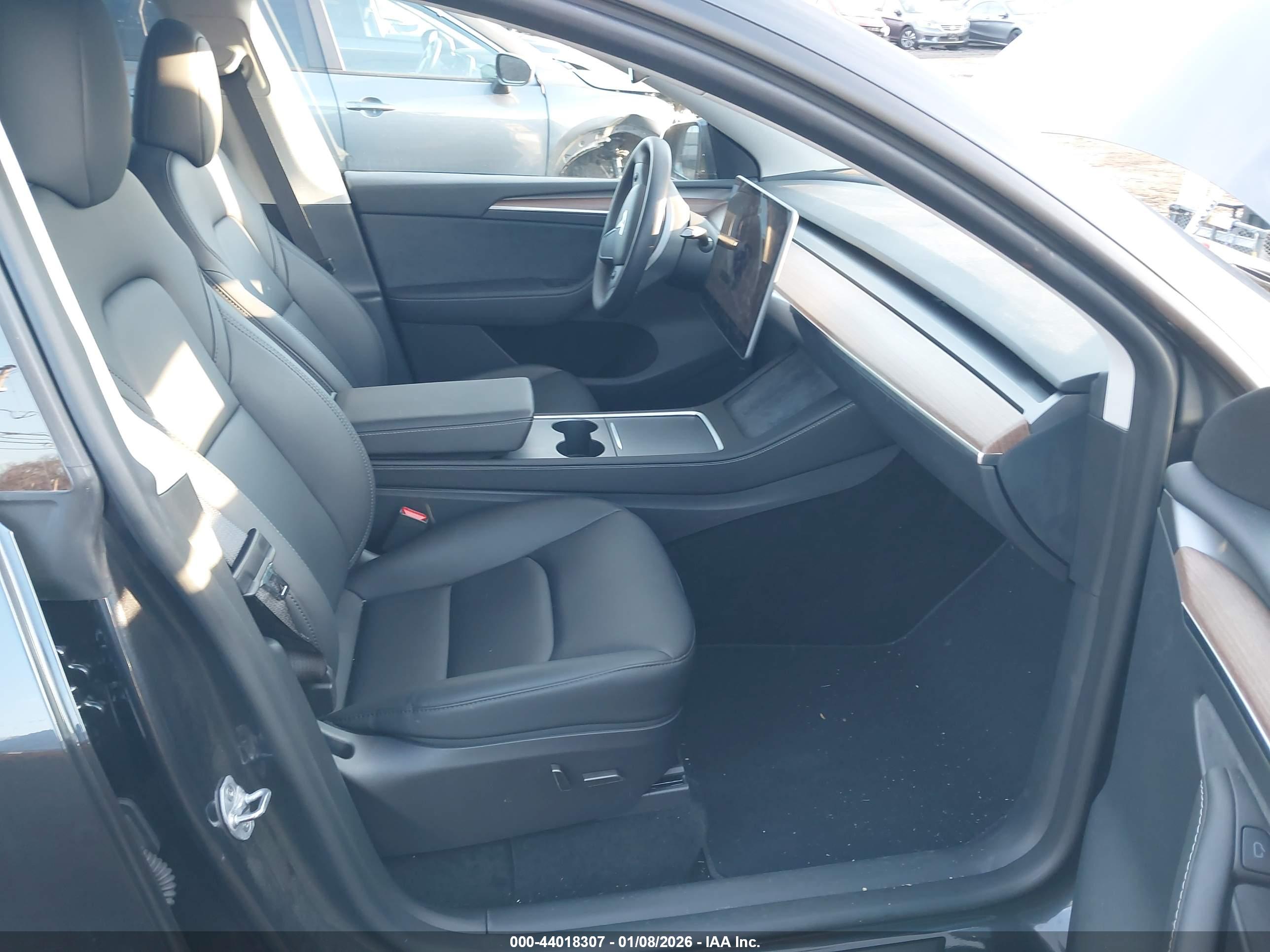 TESLA MODEL image 5