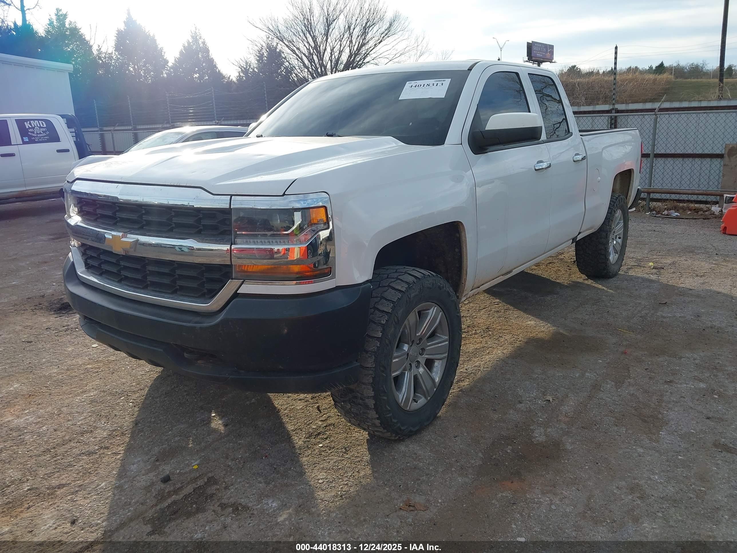 CHEVROLET SILVERADO image 2