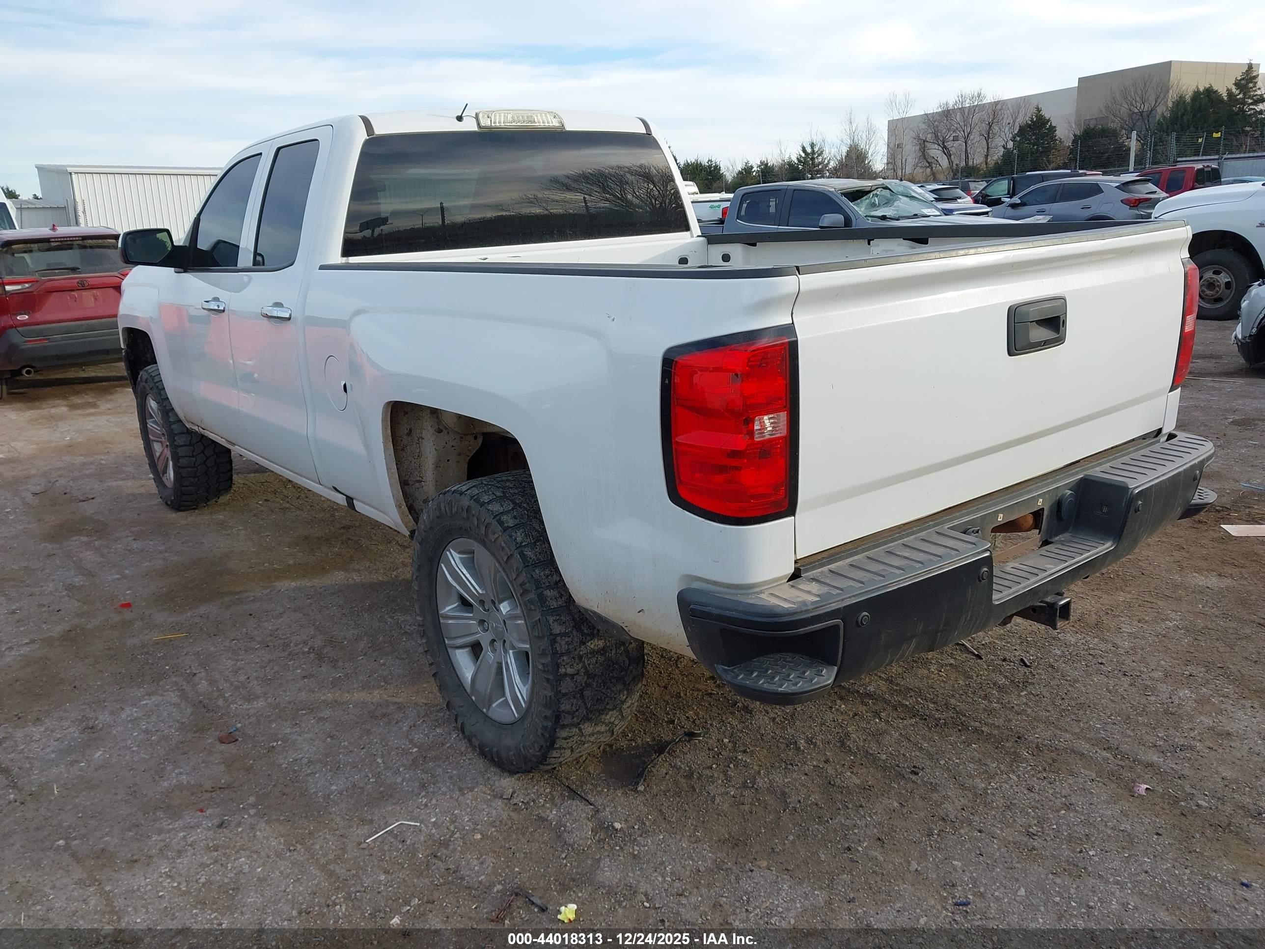 CHEVROLET SILVERADO image 3