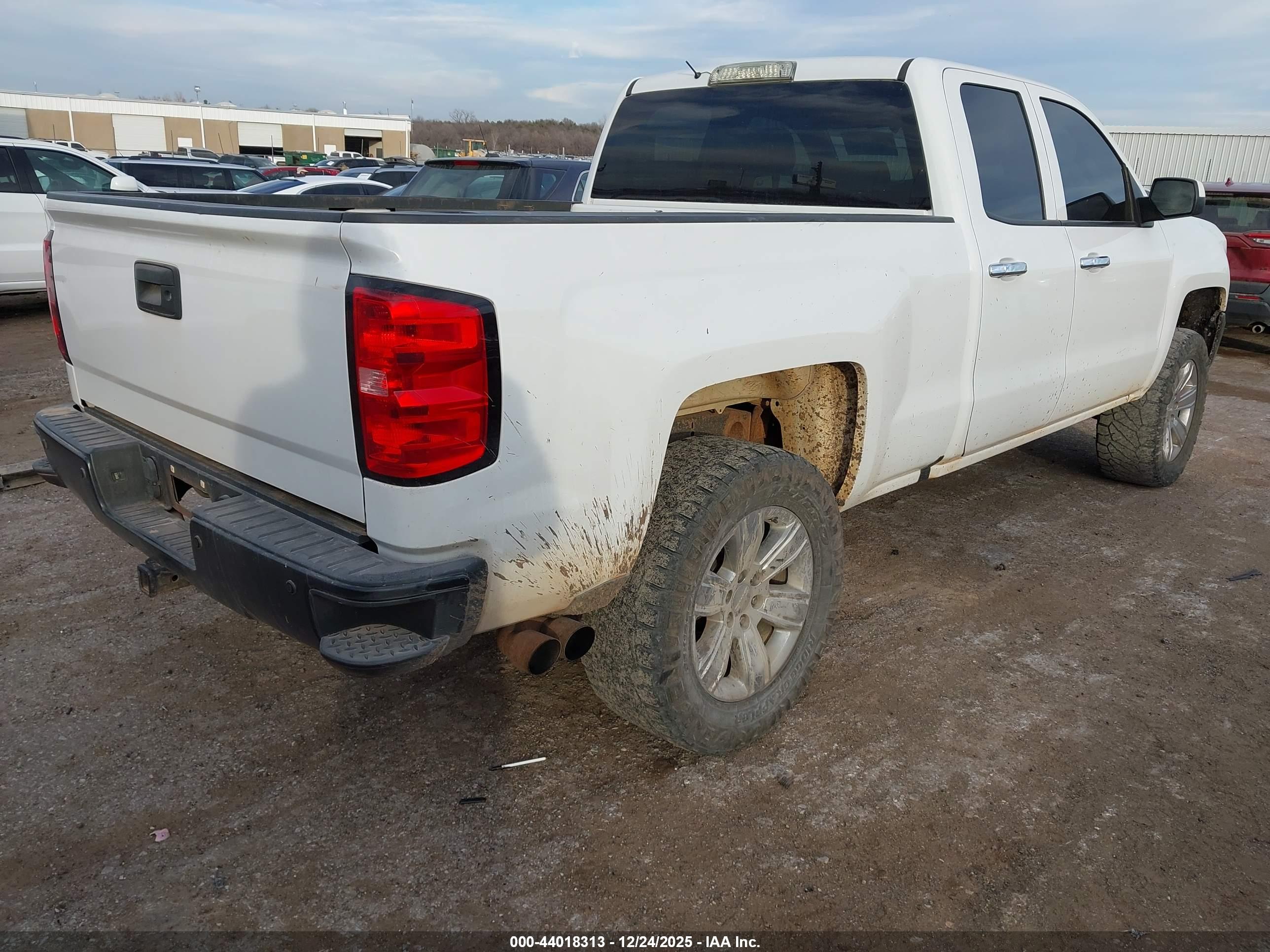 CHEVROLET SILVERADO image 4
