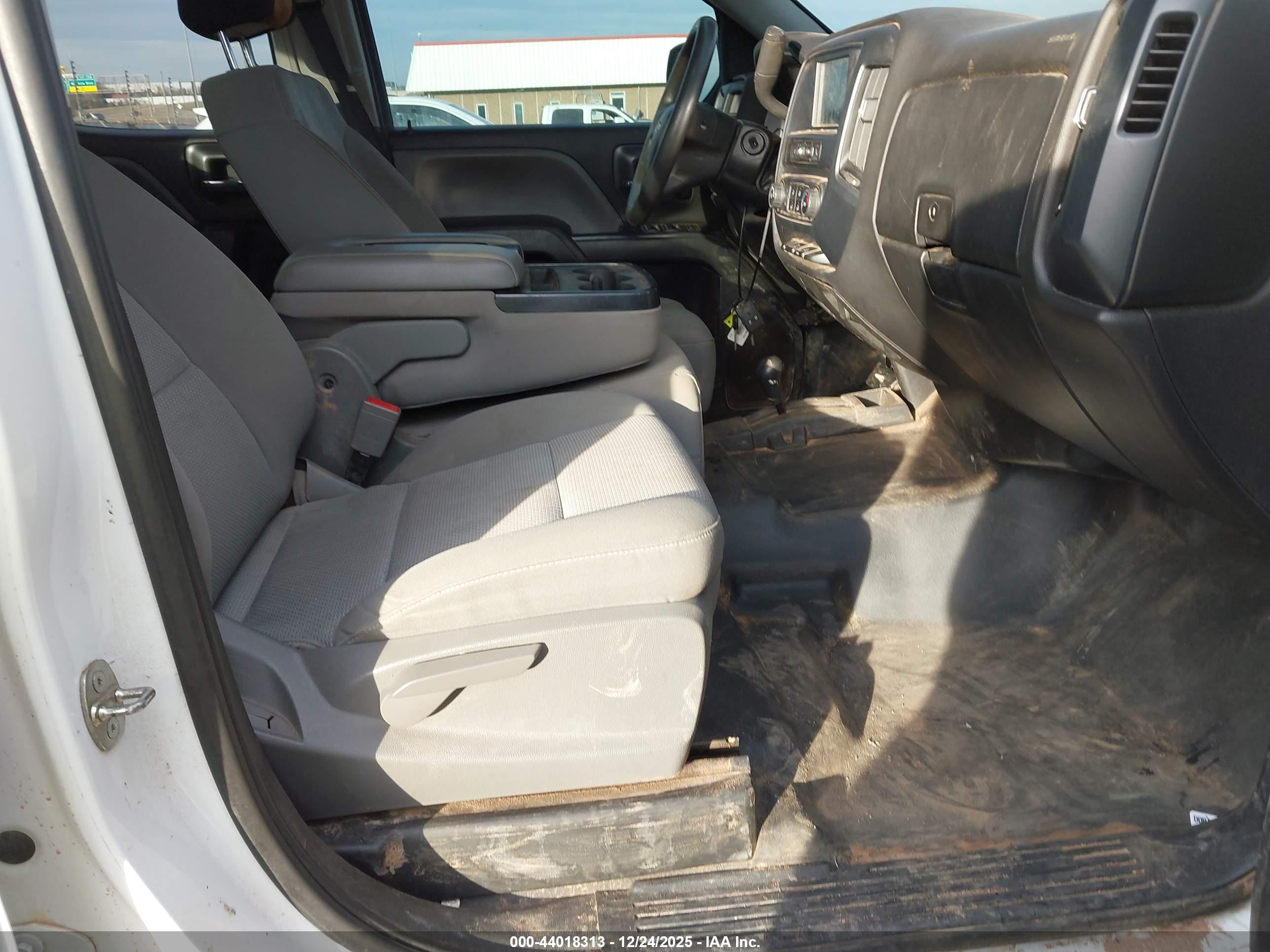 CHEVROLET SILVERADO image 5