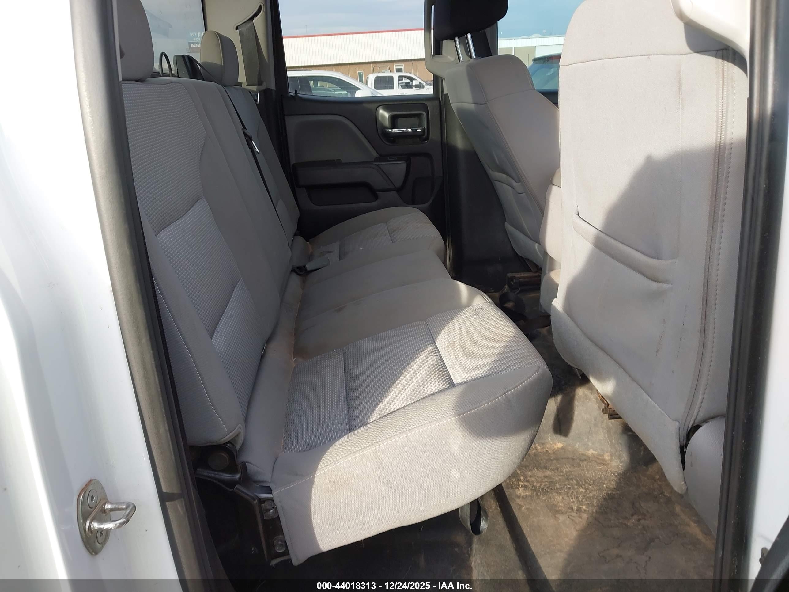 CHEVROLET SILVERADO image 8