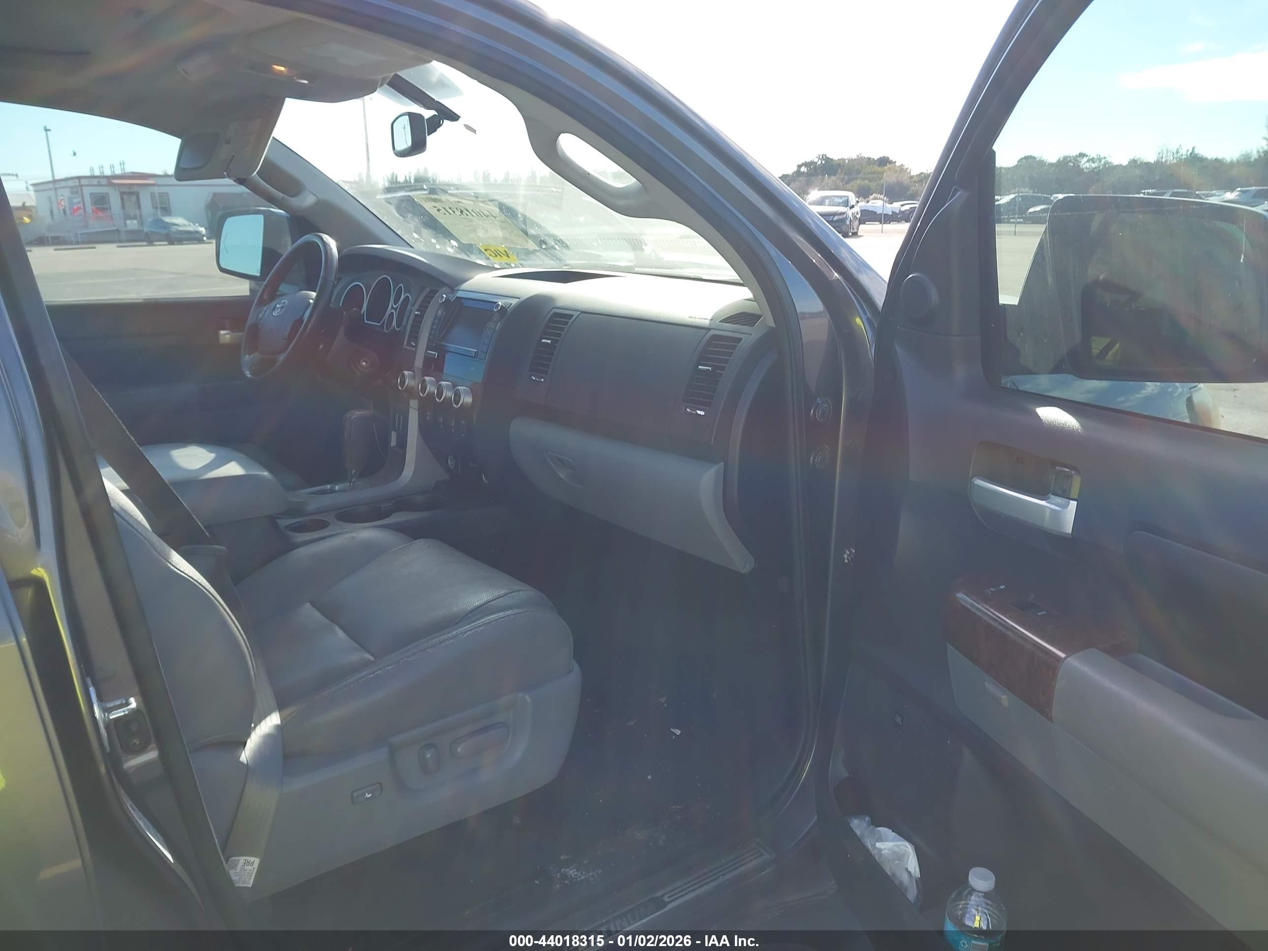 TOYOTA TUNDRA image 5