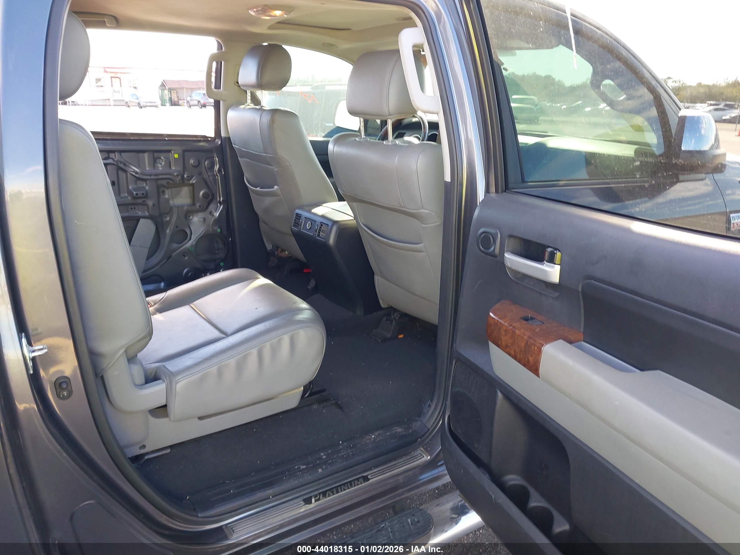 TOYOTA TUNDRA image 8