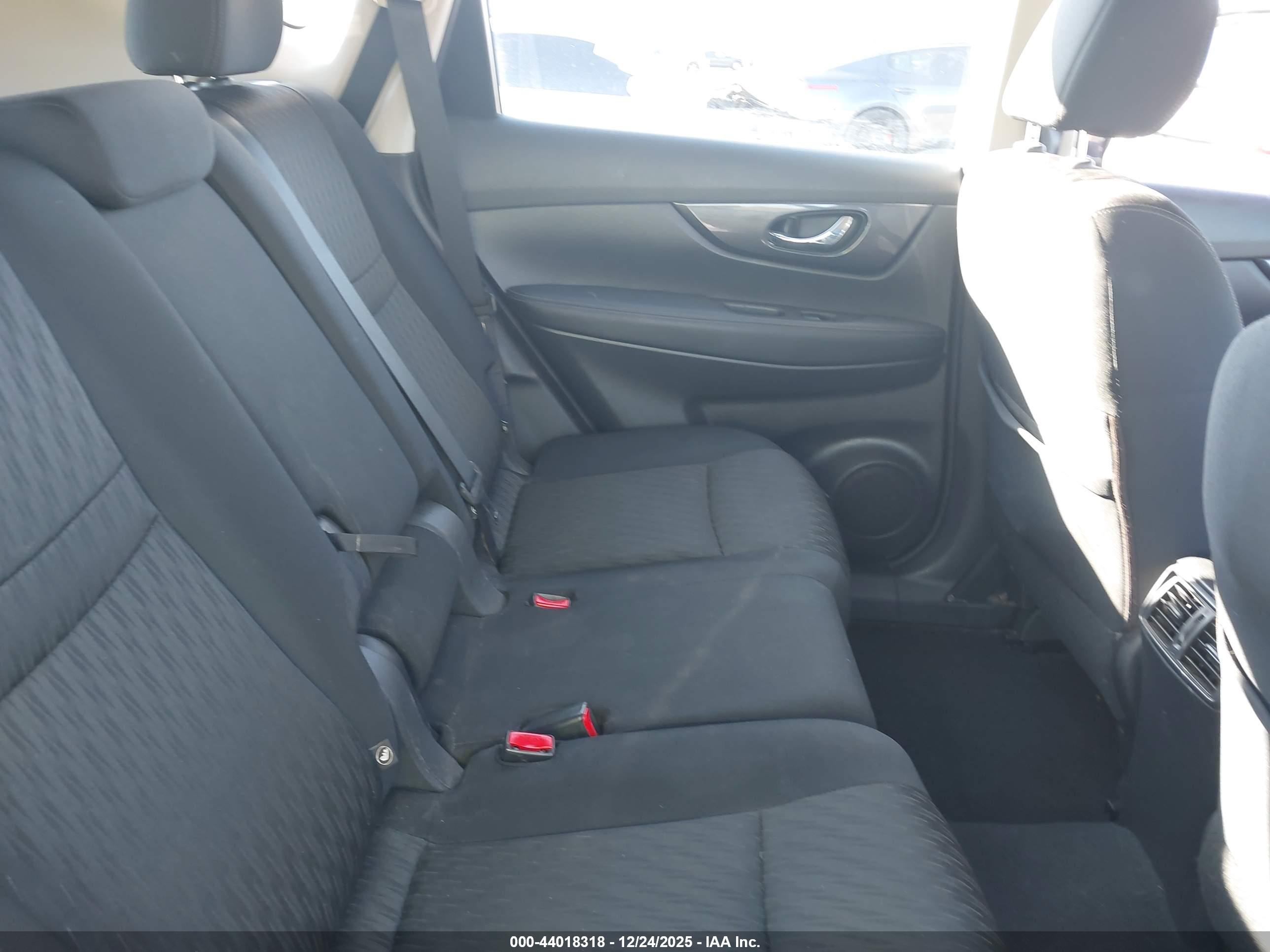 NISSAN ROGUE image 8