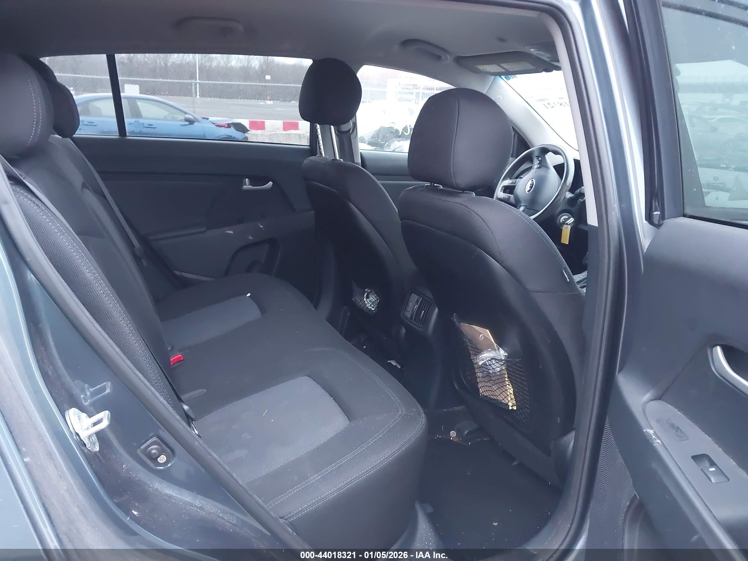 KIA SPORTAGE image 8