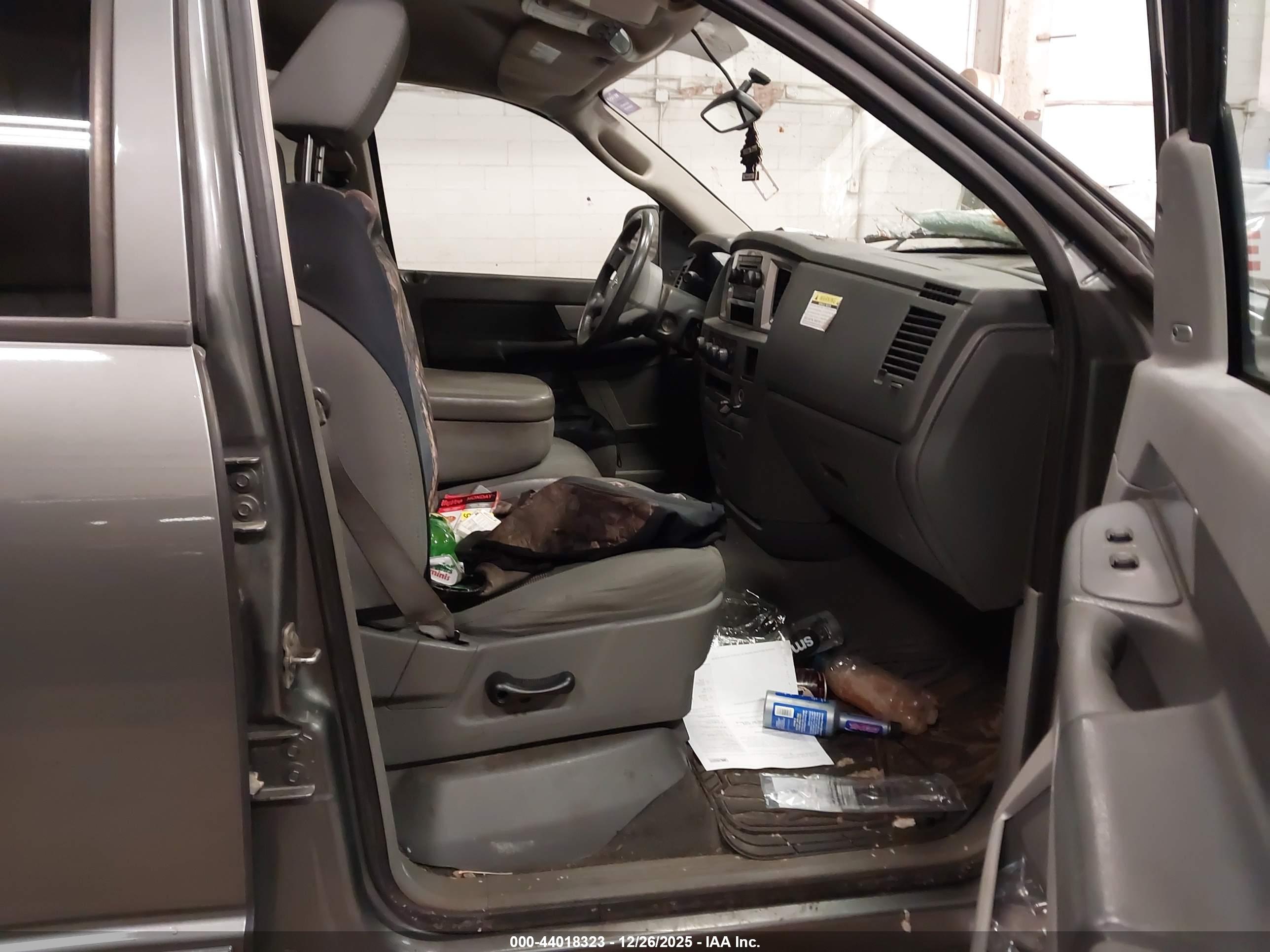 DODGE RAM image 5