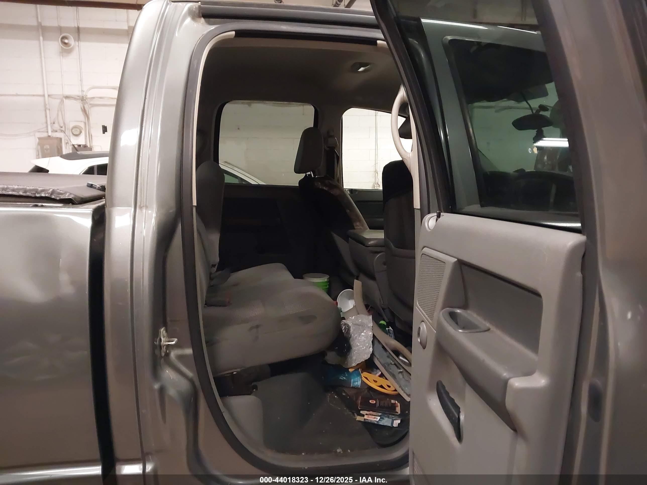 DODGE RAM image 8