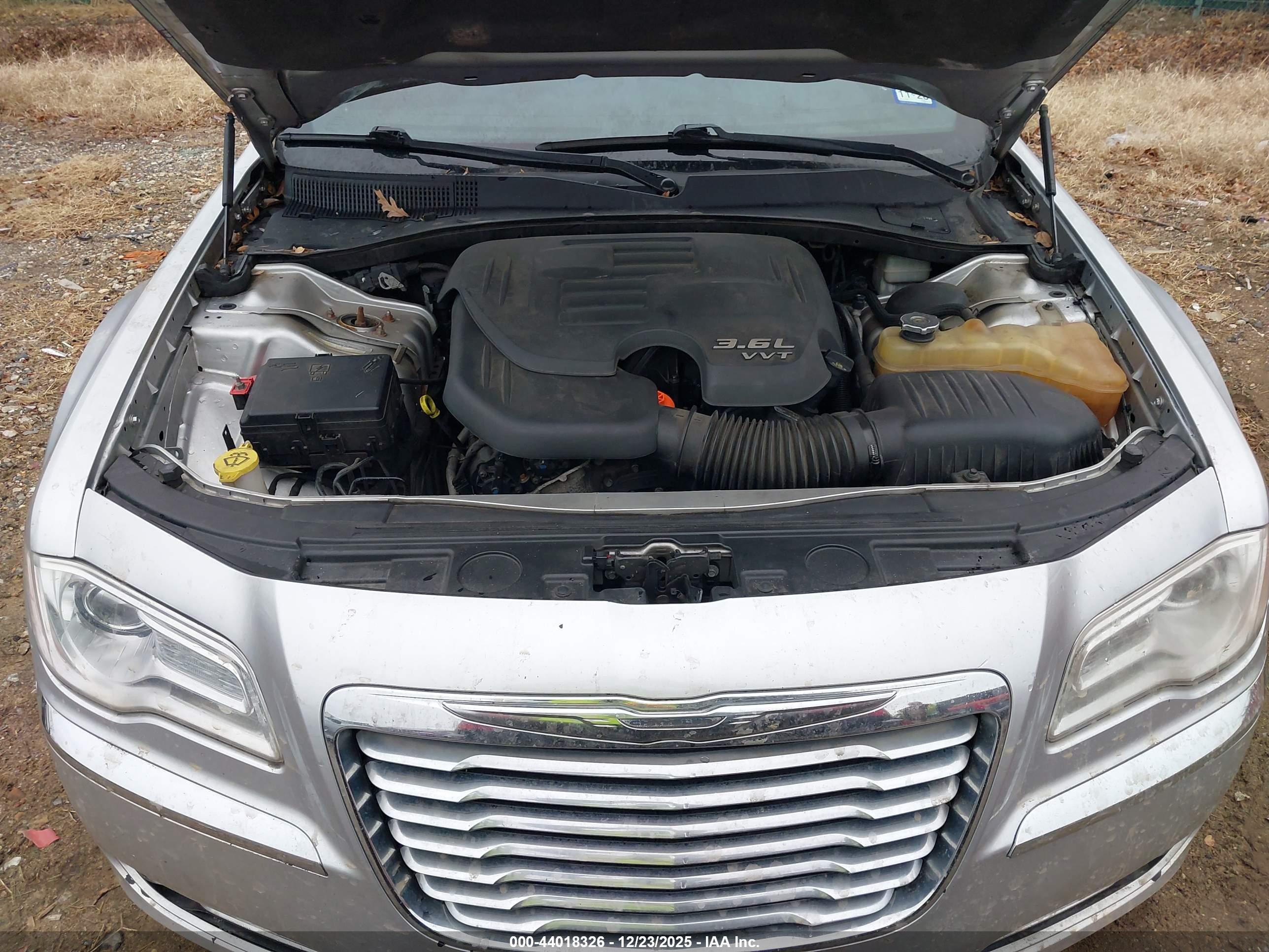 CHRYSLER 300 image 10