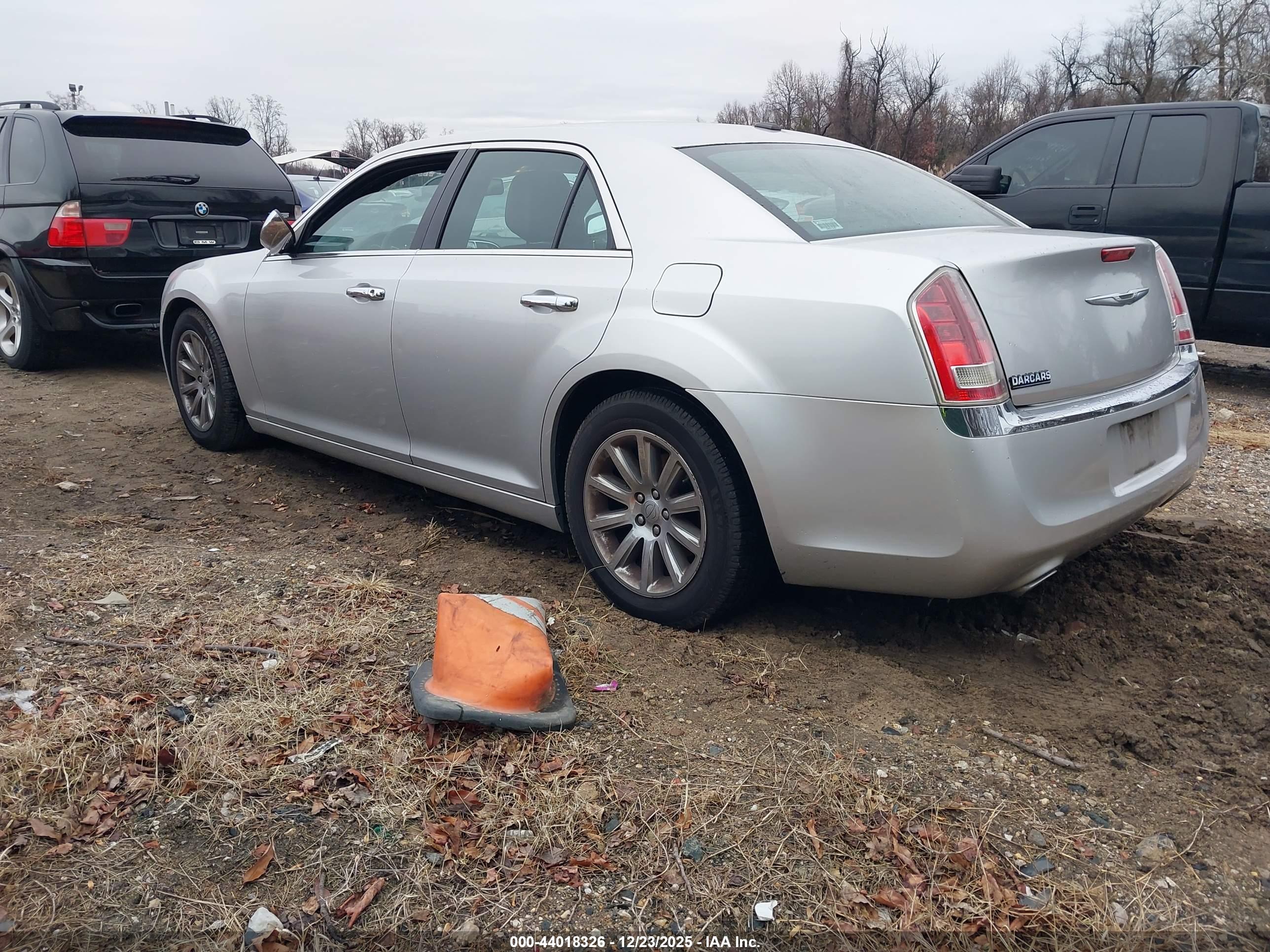 CHRYSLER 300 image 3