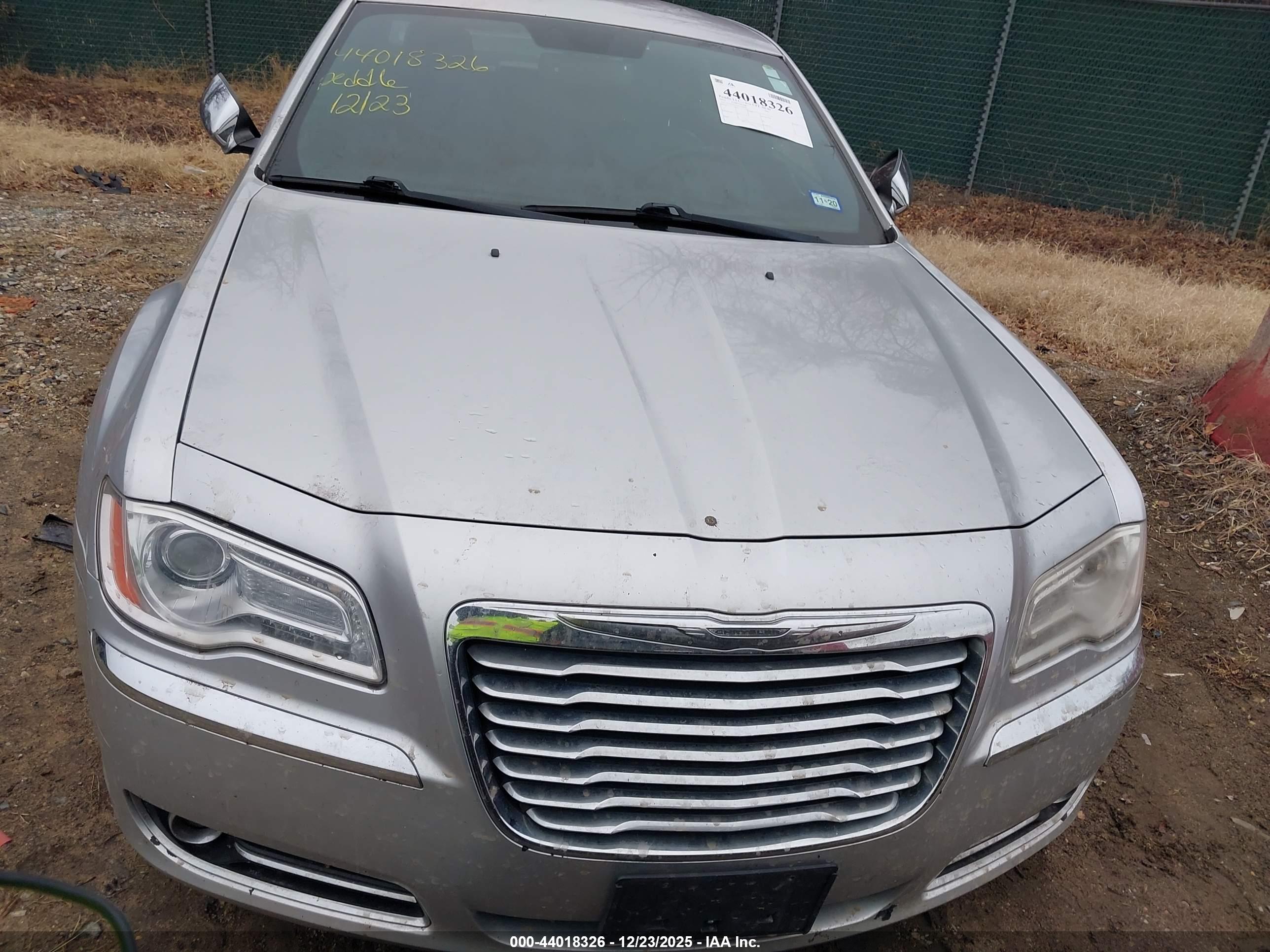 CHRYSLER 300 image 6