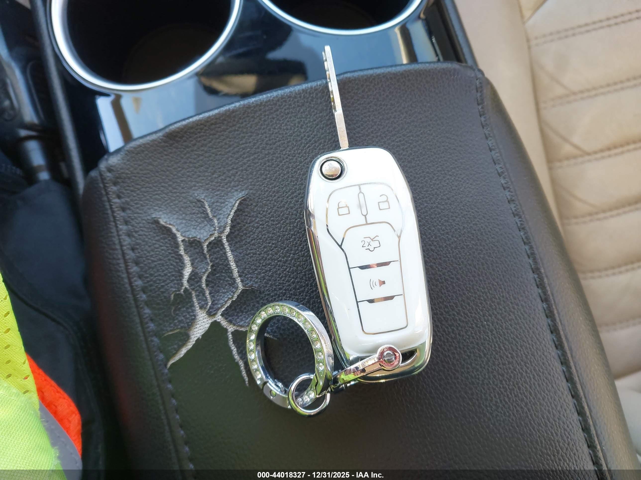 FORD FUSION image 11