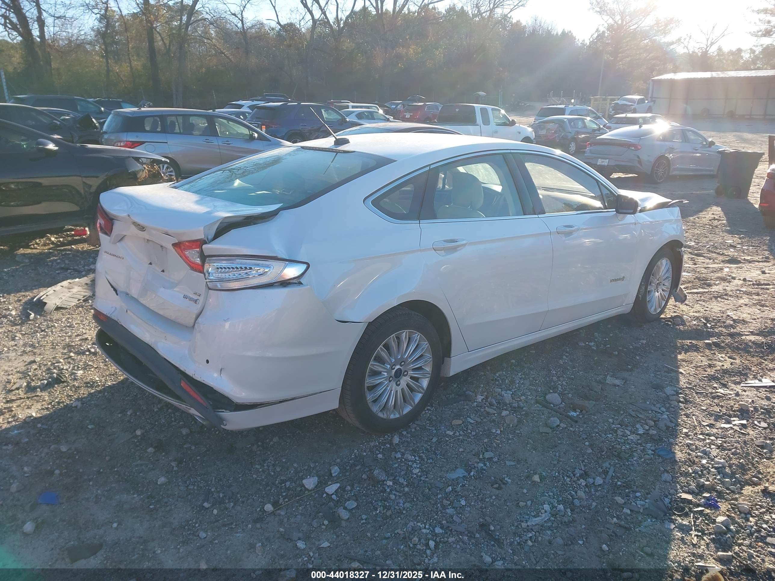 FORD FUSION image 4