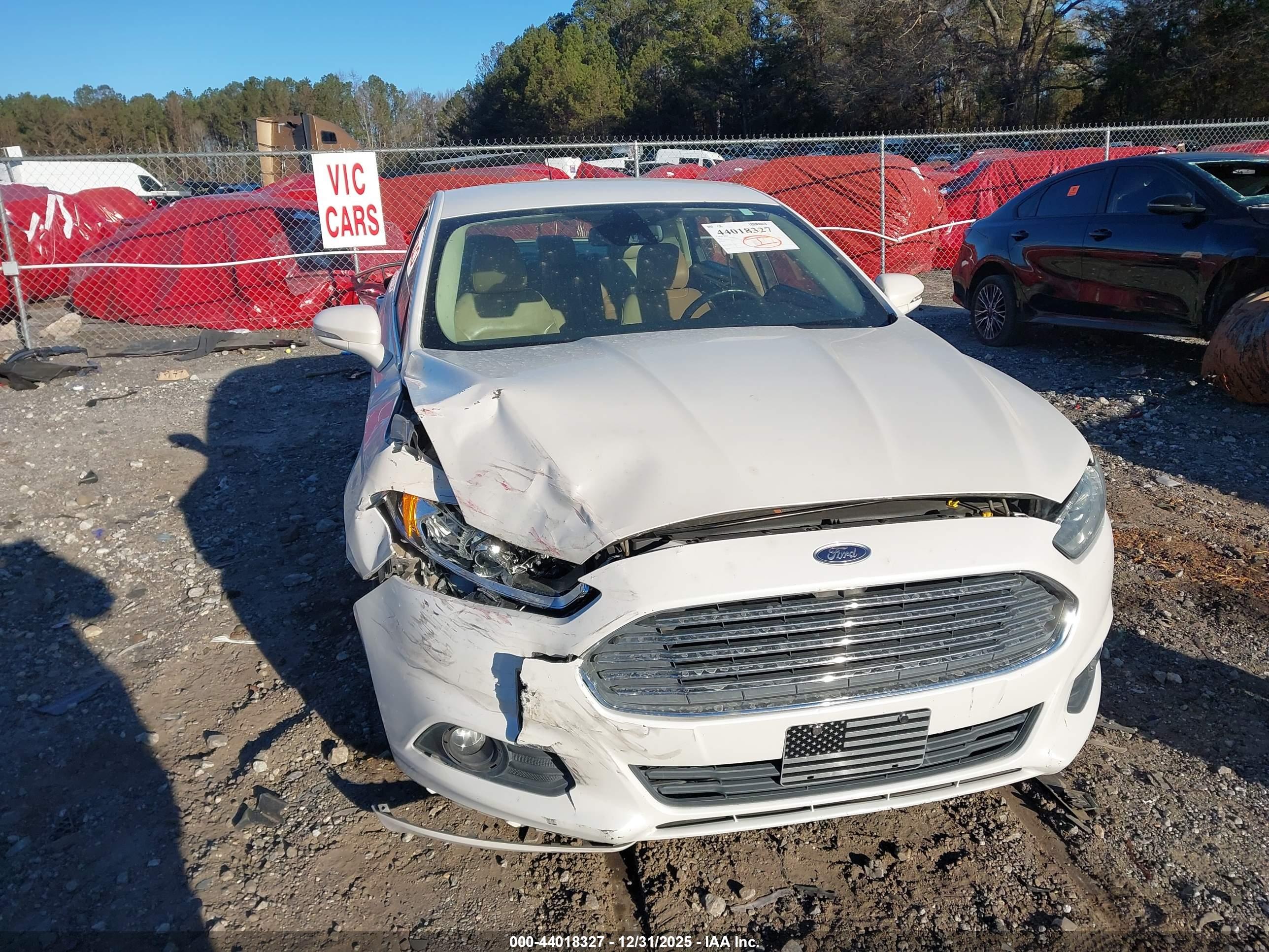 FORD FUSION image 6