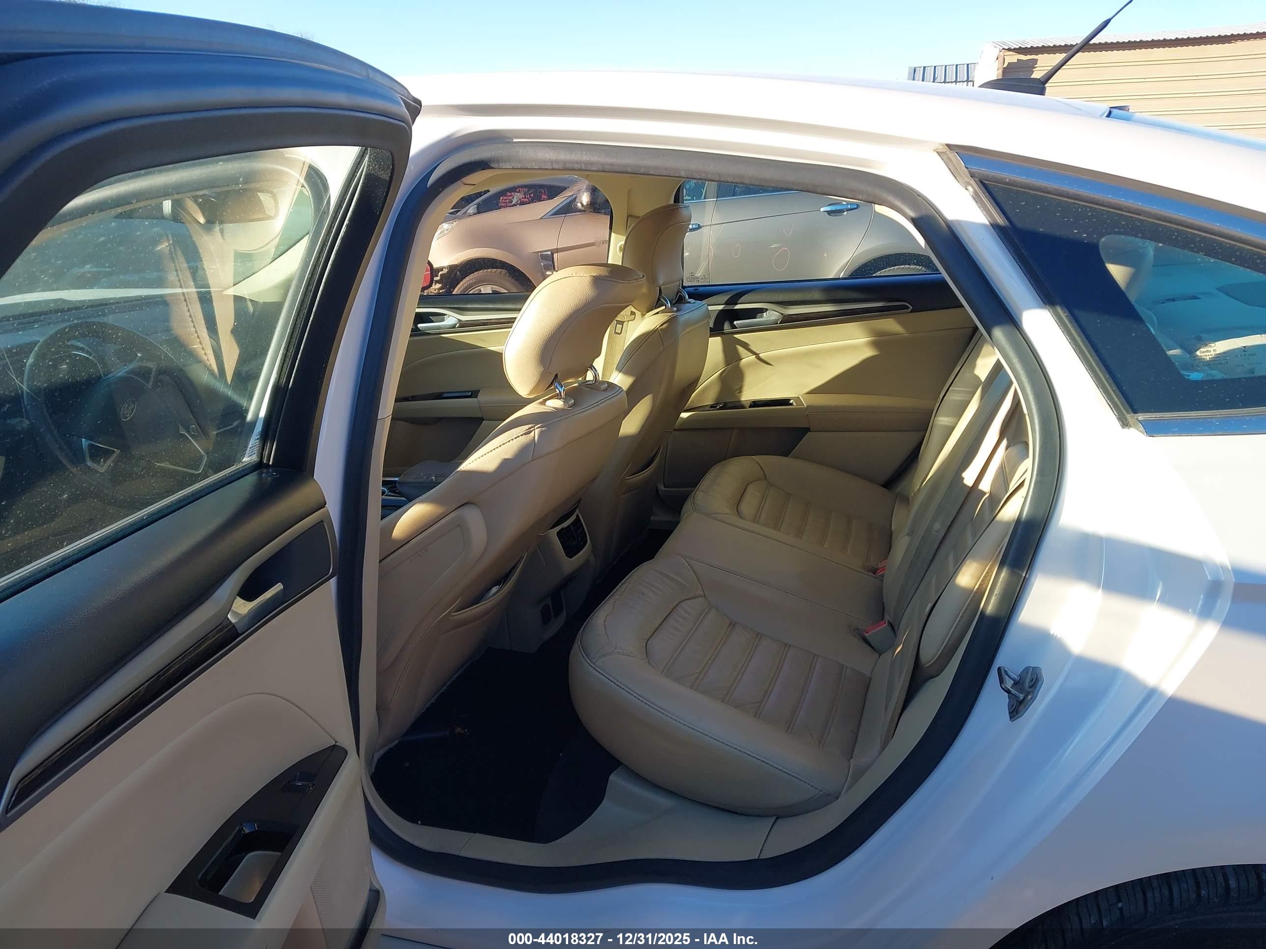FORD FUSION image 8