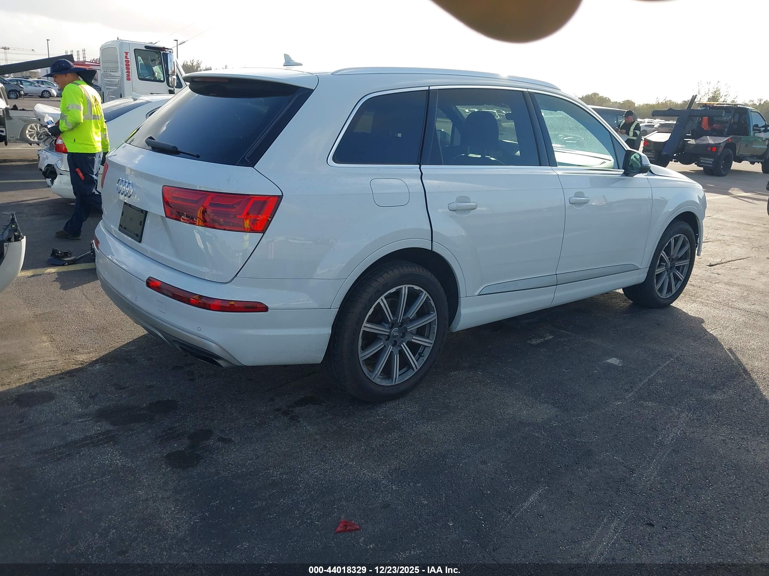 AUDI Q7 image 4