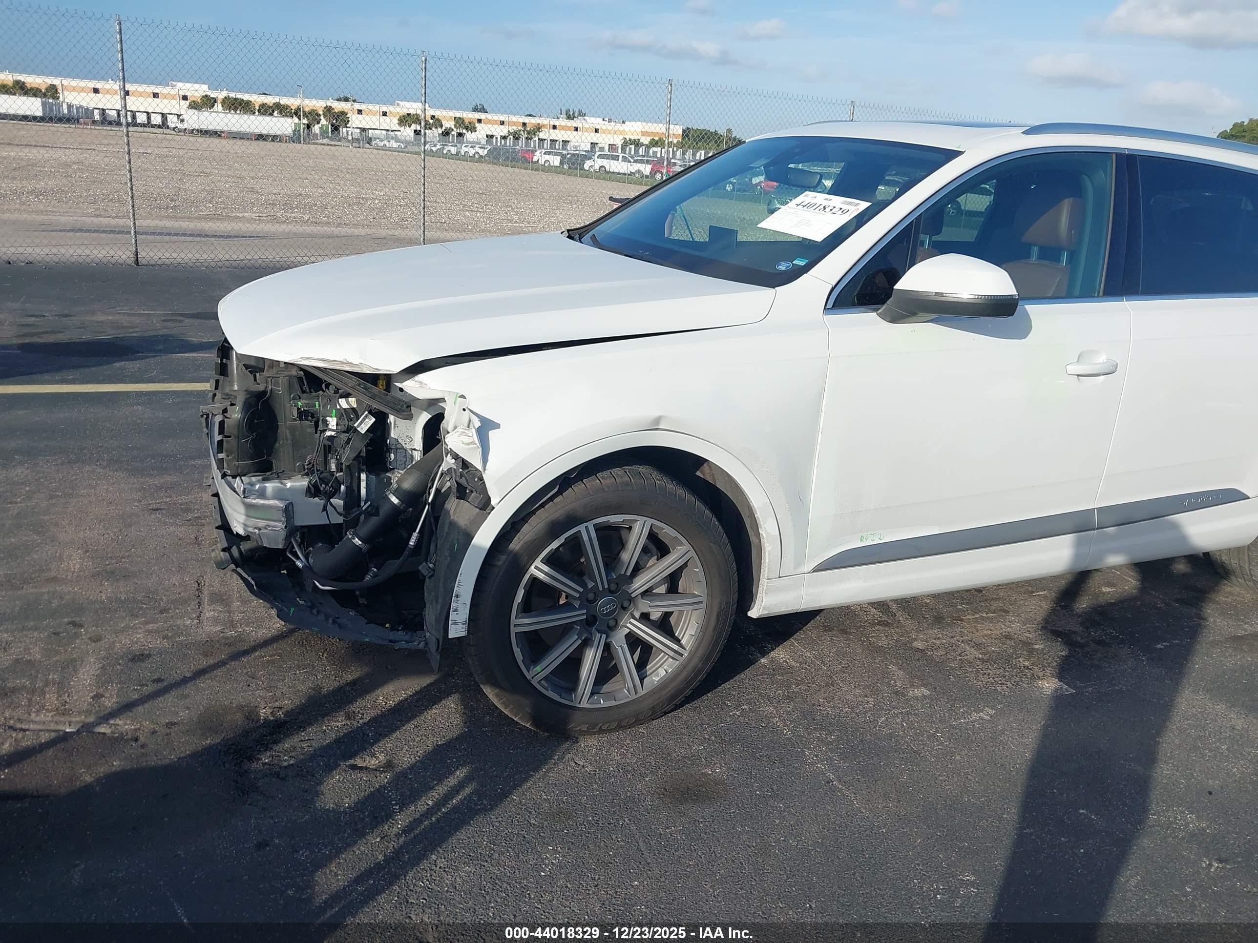 AUDI Q7 image 6