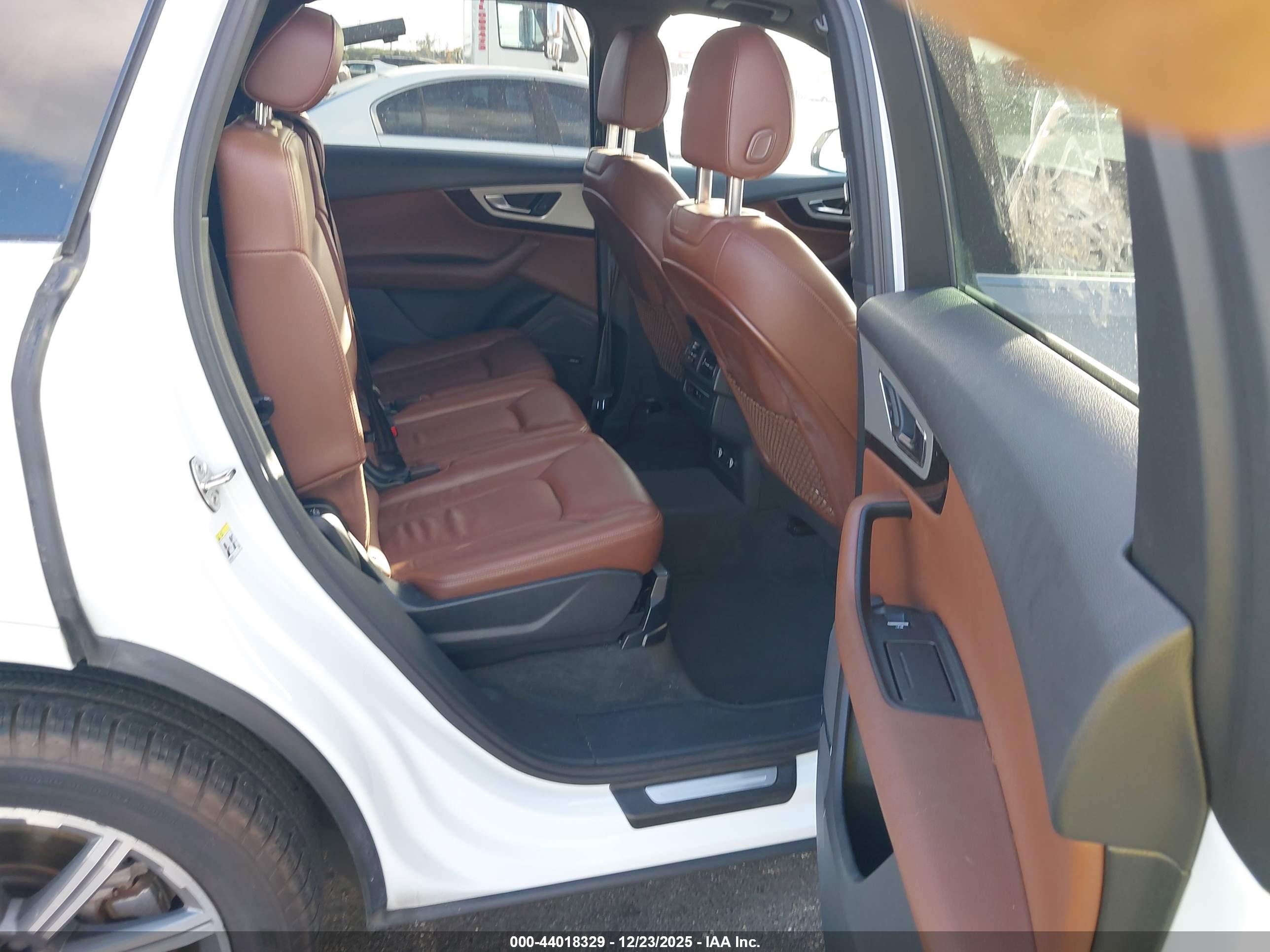 AUDI Q7 image 8