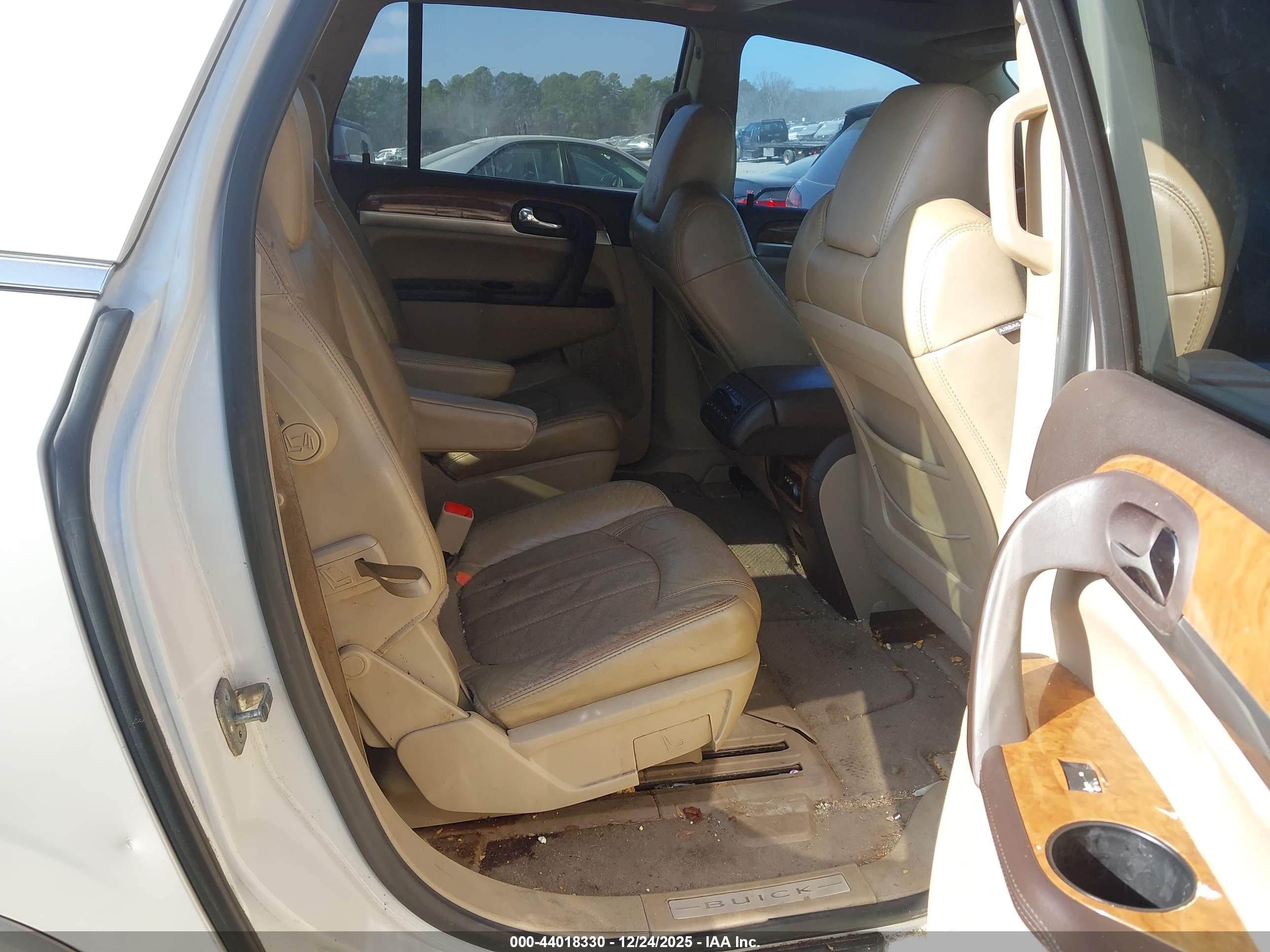 BUICK ENCLAVE image 8
